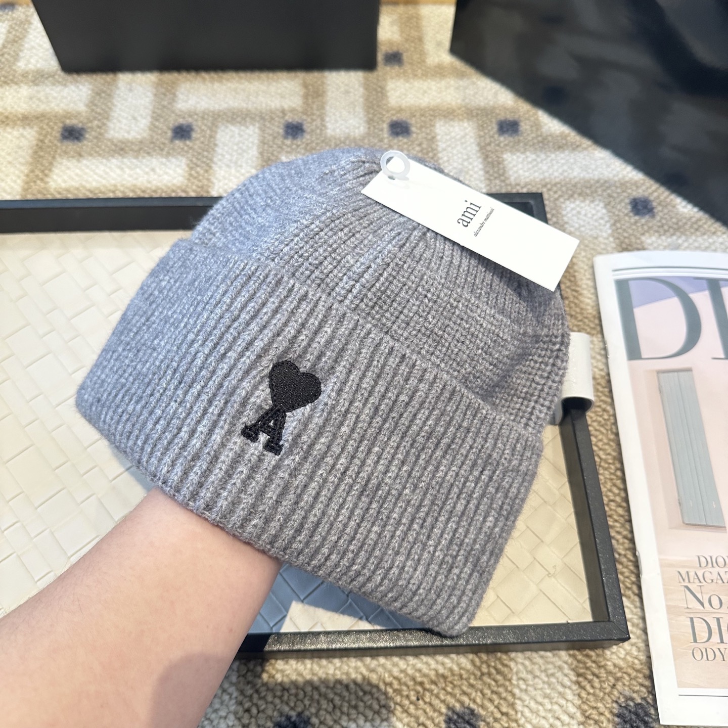 配防尘袋【ami法国潮牌】专柜新款简约时尚毛线针织，很潮！休闲运动款，经典制作，超级好搭衣服！