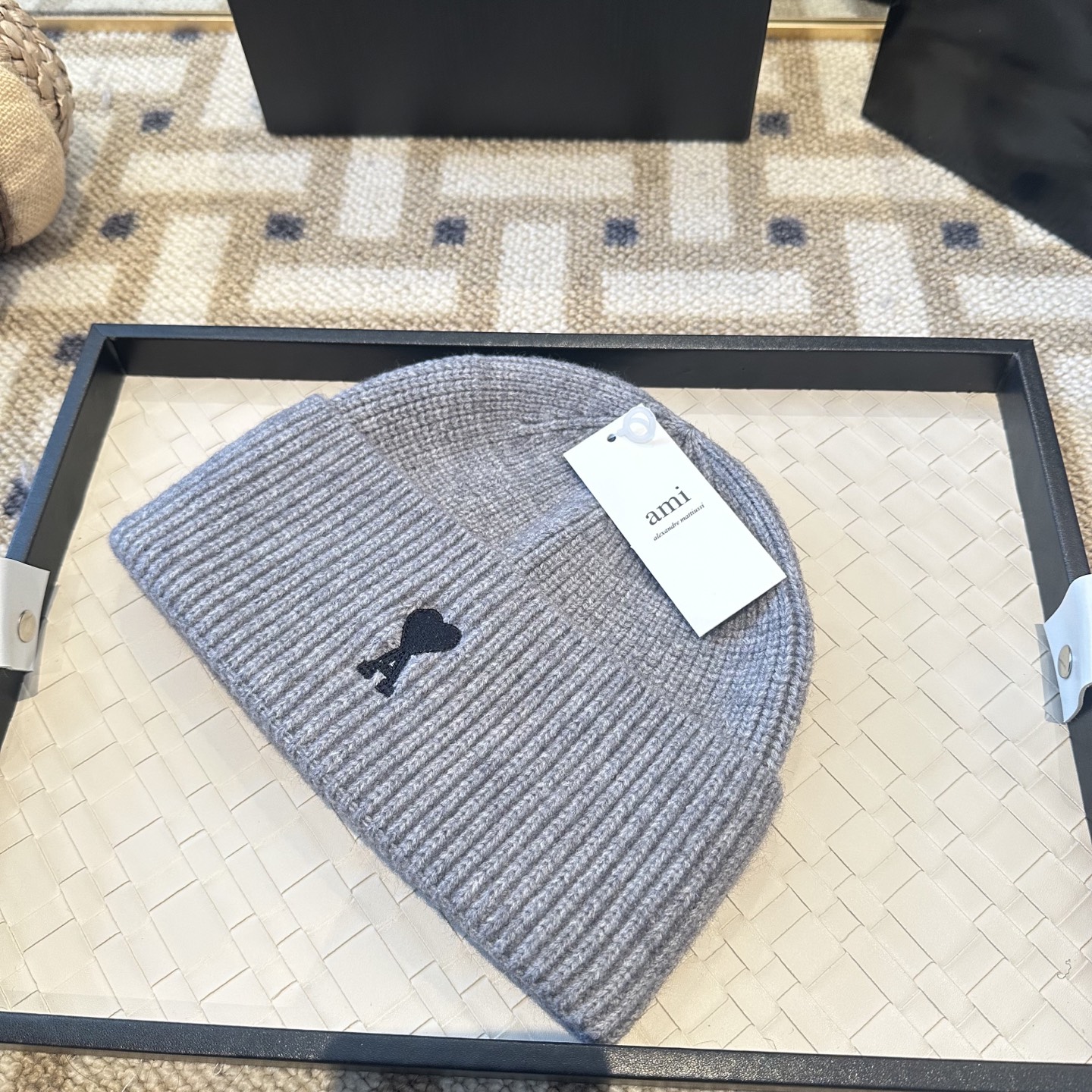 配防尘袋【ami法国潮牌】专柜新款简约时尚毛线针织，很潮！休闲运动款，经典制作，超级好搭衣服！