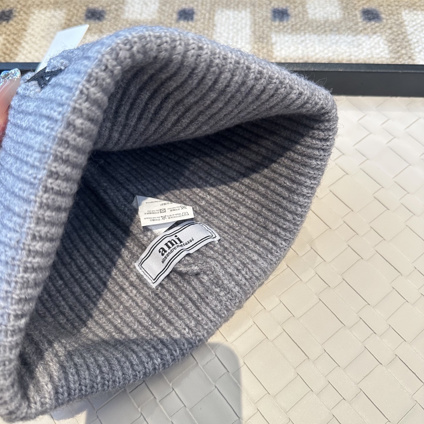 配防尘袋【ami法国潮牌】专柜新款简约时尚毛线针织，很潮！休闲运动款，经典制作，超级好搭衣服！