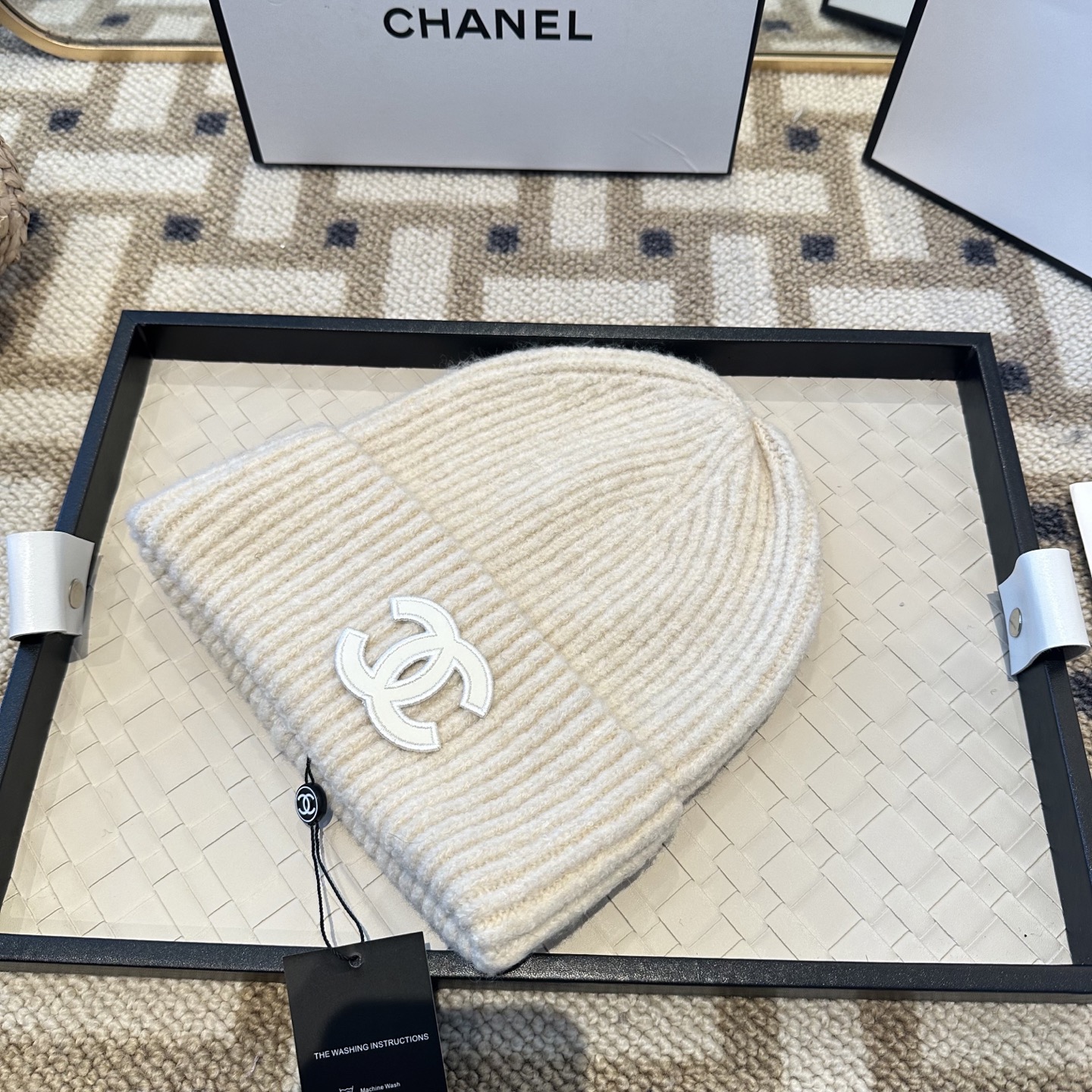 Chanel官网品质香奈儿秋冬网红时尚博主推荐款毛线帽，小红书爆款，手感超柔软舒适的针织线帽，弹性极佳！