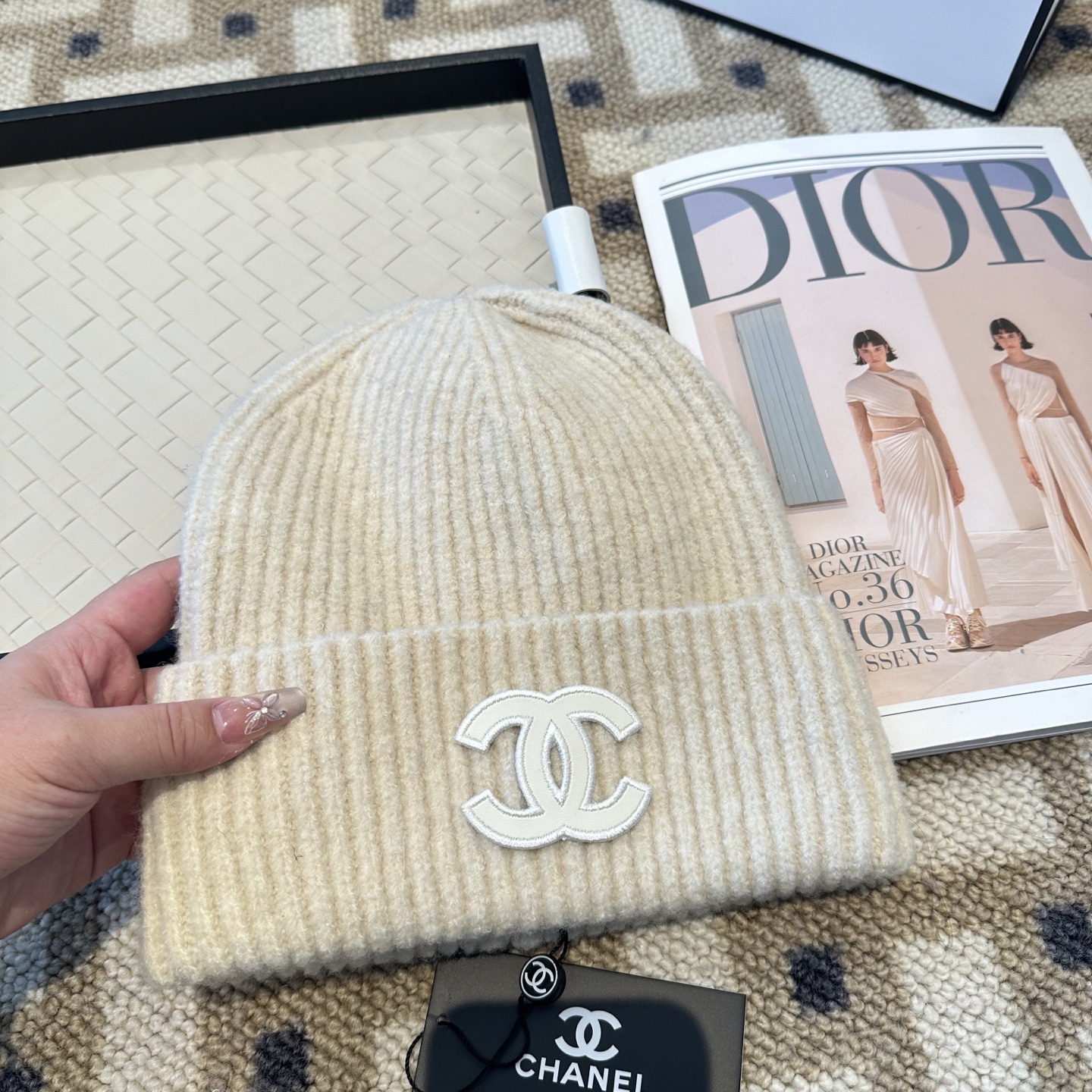Chanel官网品质香奈儿秋冬网红时尚博主推荐款毛线帽，小红书爆款，手感超柔软舒适的针织线帽，弹性极佳！