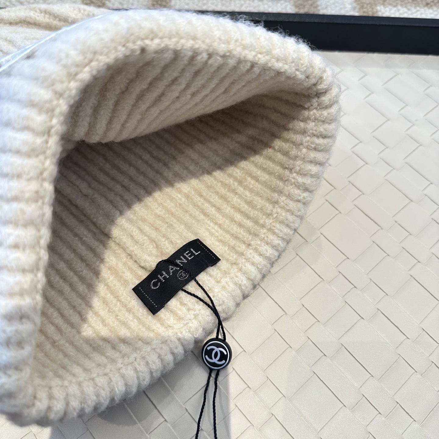 Chanel官网品质香奈儿秋冬网红时尚博主推荐款毛线帽，小红书爆款，手感超柔软舒适的针织线帽，弹性极佳！