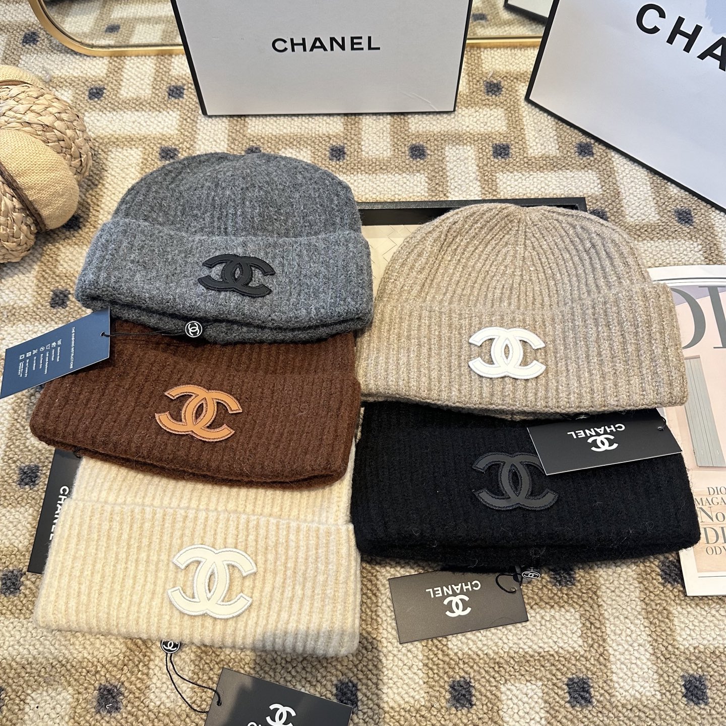 Chanel官网品质香奈儿秋冬网红时尚博主推荐款毛线帽，小红书爆款，手感超柔软舒适的针织线帽，弹性极佳！