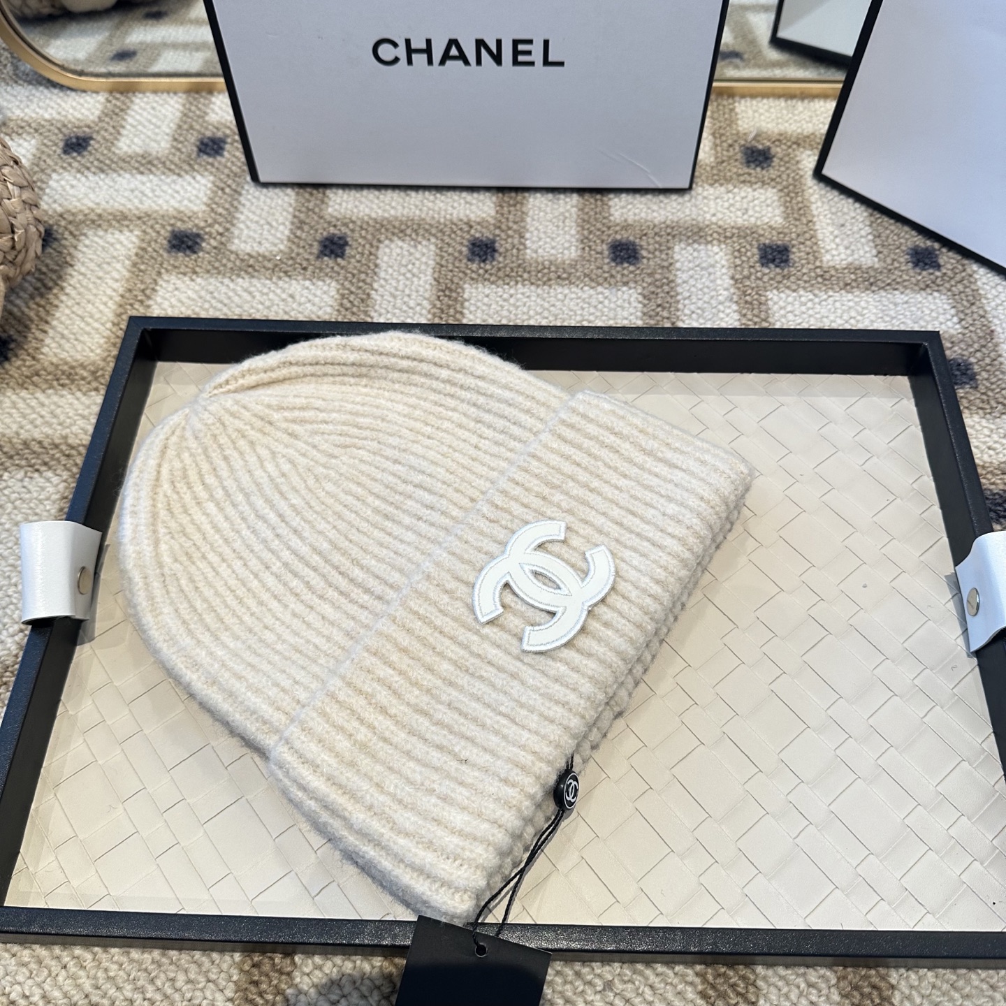 Chanel官网品质香奈儿秋冬网红时尚博主推荐款毛线帽，小红书爆款，手感超柔软舒适的针织线帽，弹性极佳！