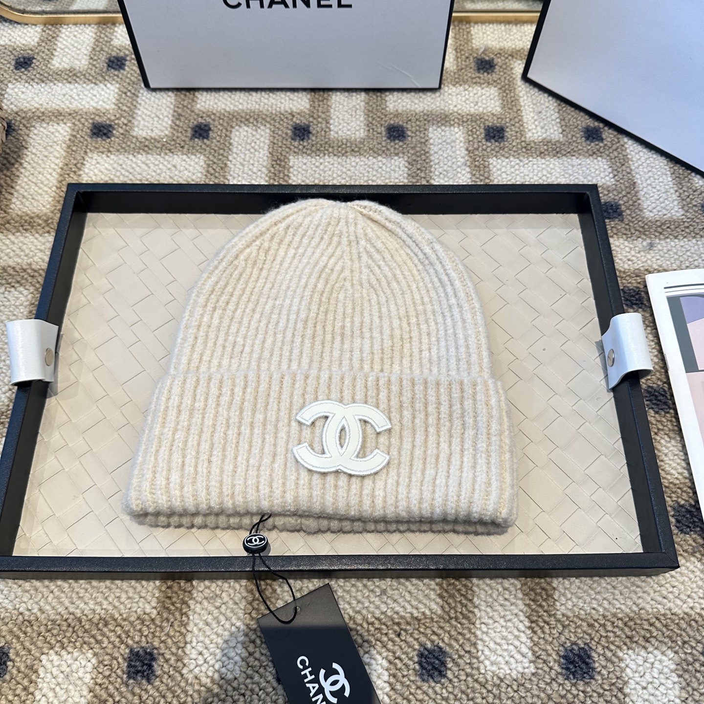 Chanel官网品质香奈儿秋冬网红时尚博主推荐款毛线帽，小红书爆款，手感超柔软舒适的针织线帽，弹性极佳！