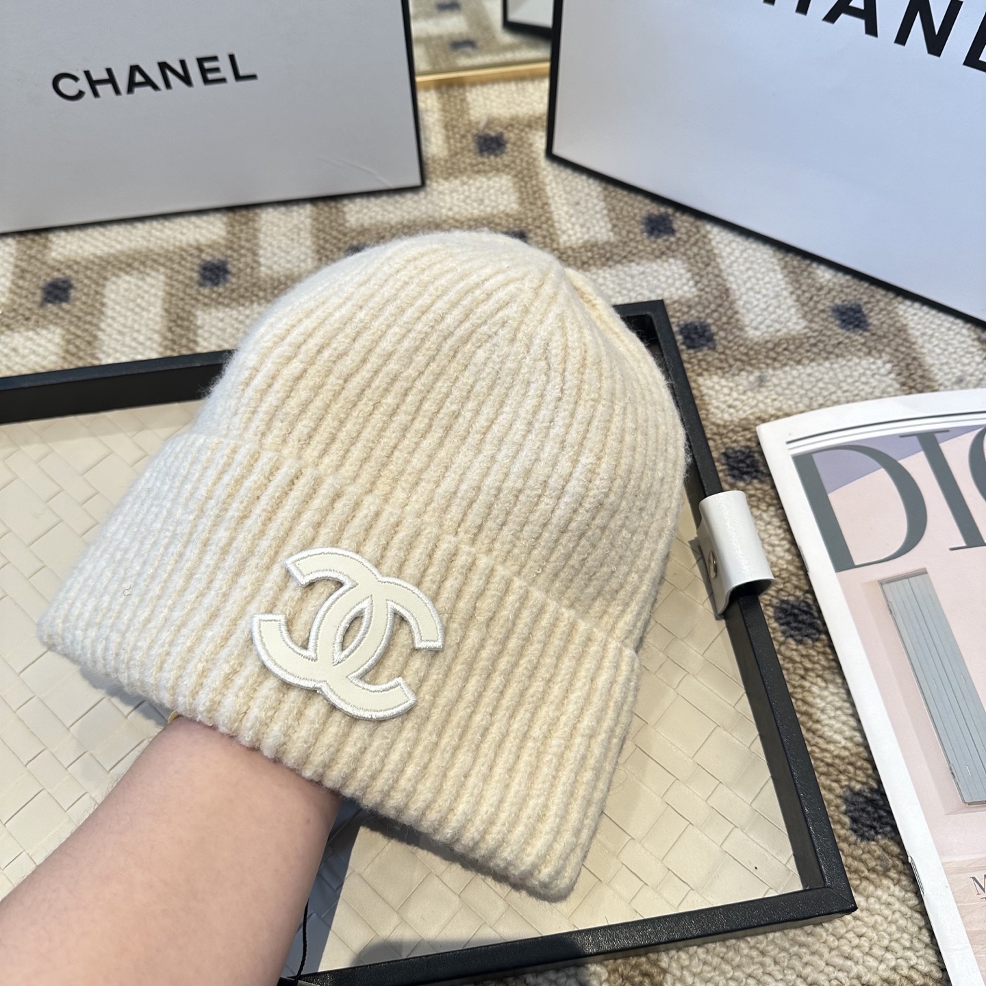 Chanel官网品质香奈儿秋冬网红时尚博主推荐款毛线帽，小红书爆款，手感超柔软舒适的针织线帽，弹性极佳！