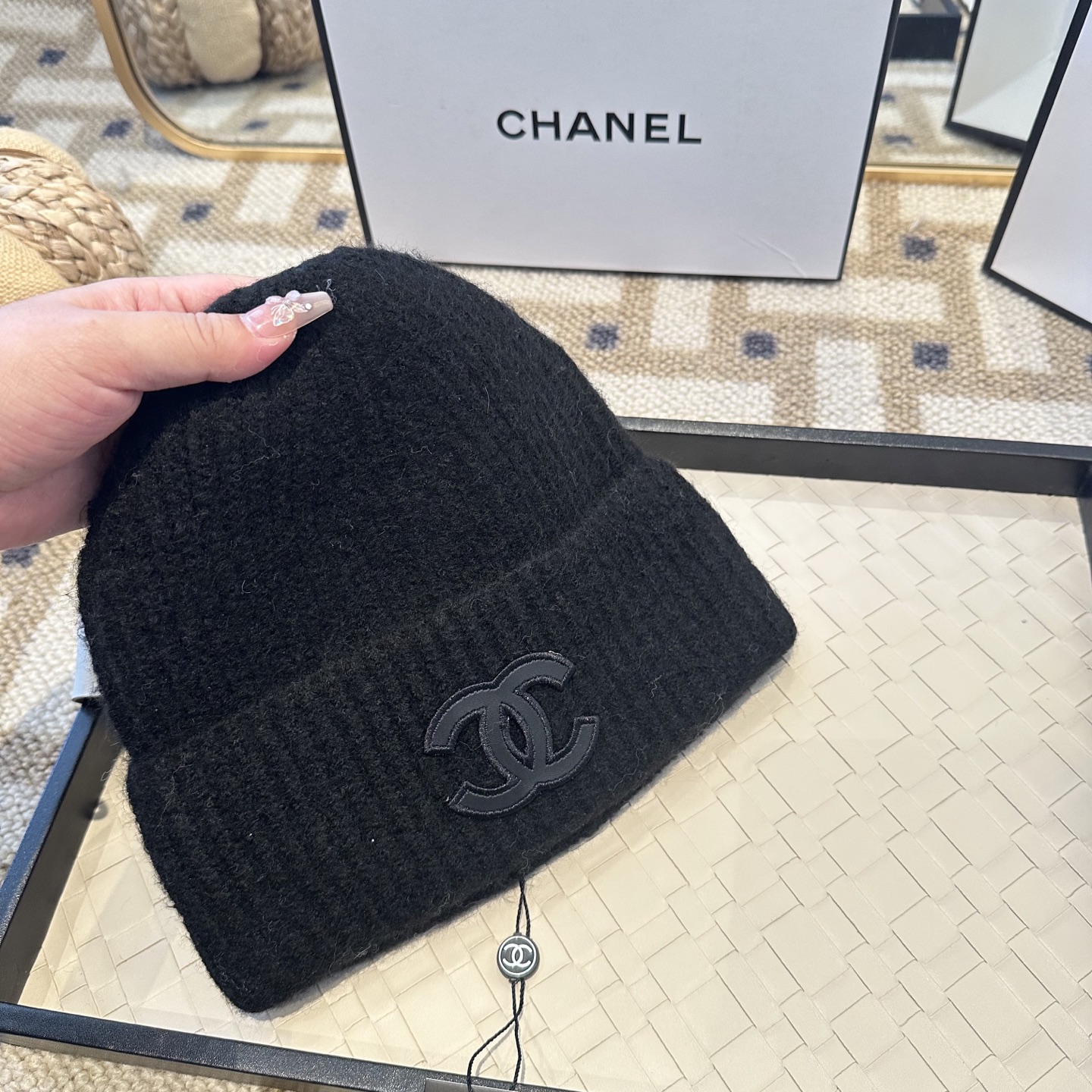 Chanel官网品质香奈儿秋冬网红时尚博主推荐款毛线帽，小红书爆款，手感超柔软舒适的针织线帽，弹性极佳！