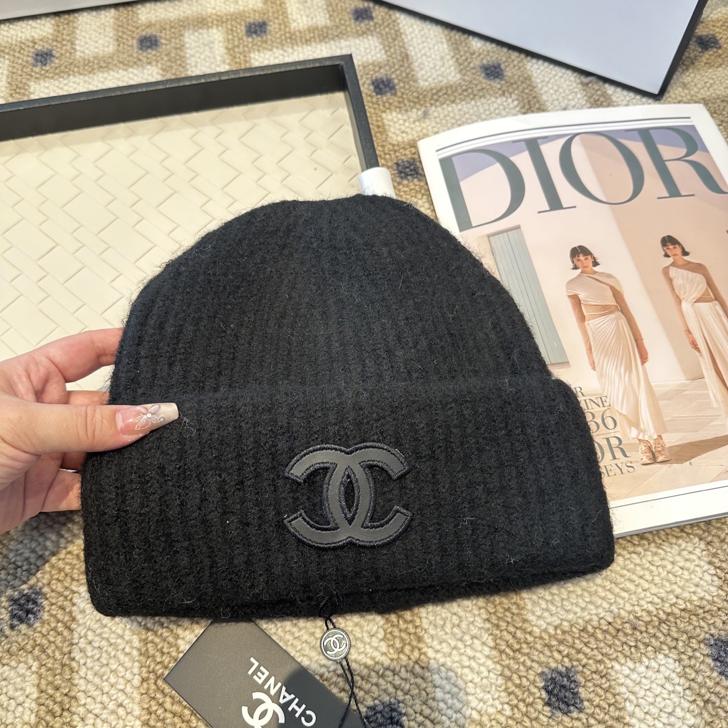 Chanel官网品质香奈儿秋冬网红时尚博主推荐款毛线帽，小红书爆款，手感超柔软舒适的针织线帽，弹性极佳！