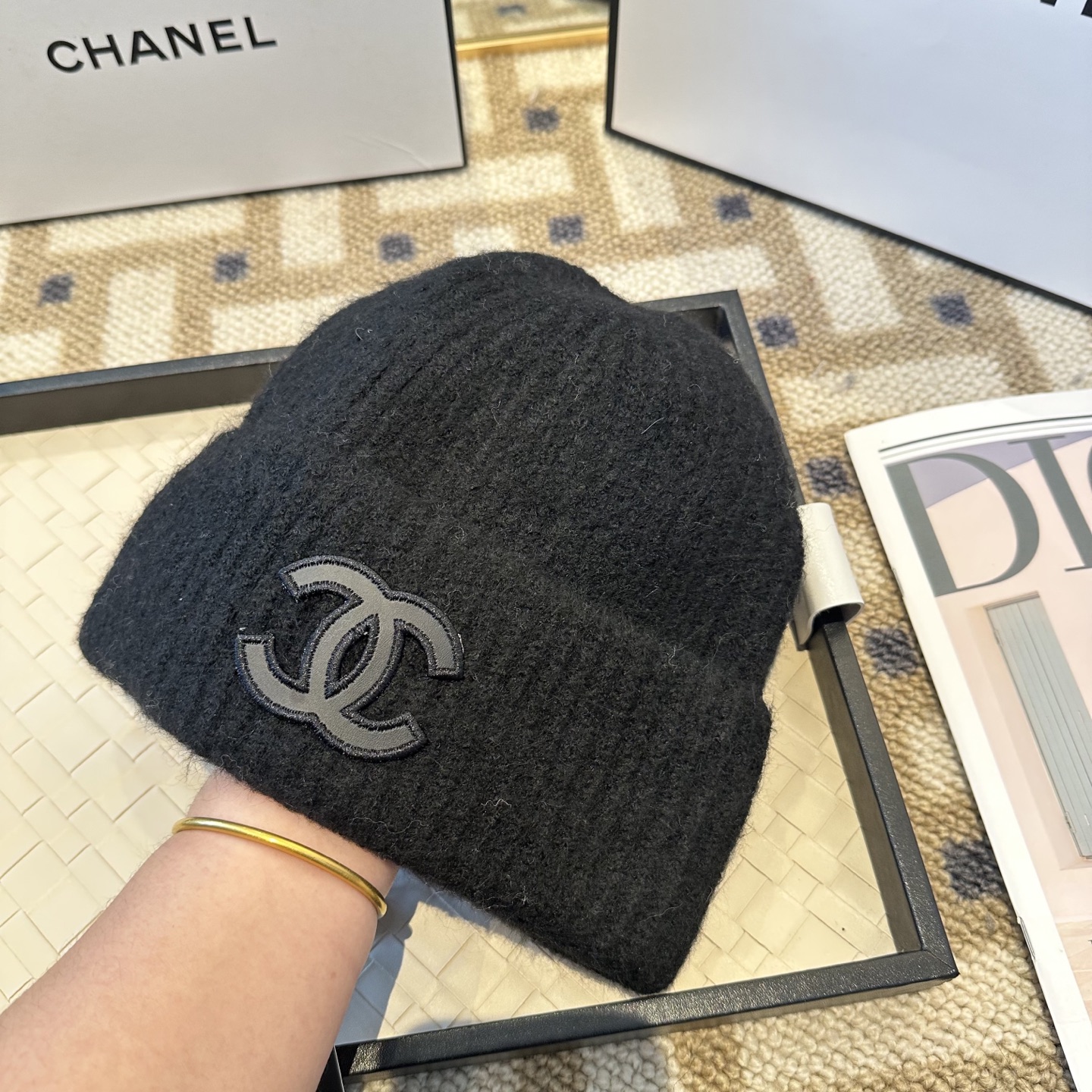 Chanel官网品质香奈儿秋冬网红时尚博主推荐款毛线帽，小红书爆款，手感超柔软舒适的针织线帽，弹性极佳！