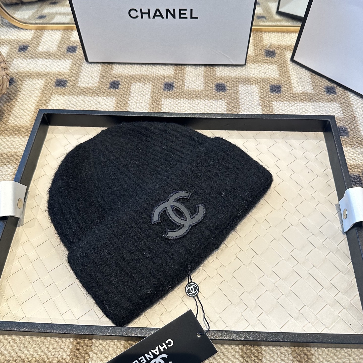 Chanel官网品质香奈儿秋冬网红时尚博主推荐款毛线帽，小红书爆款，手感超柔软舒适的针织线帽，弹性极佳！