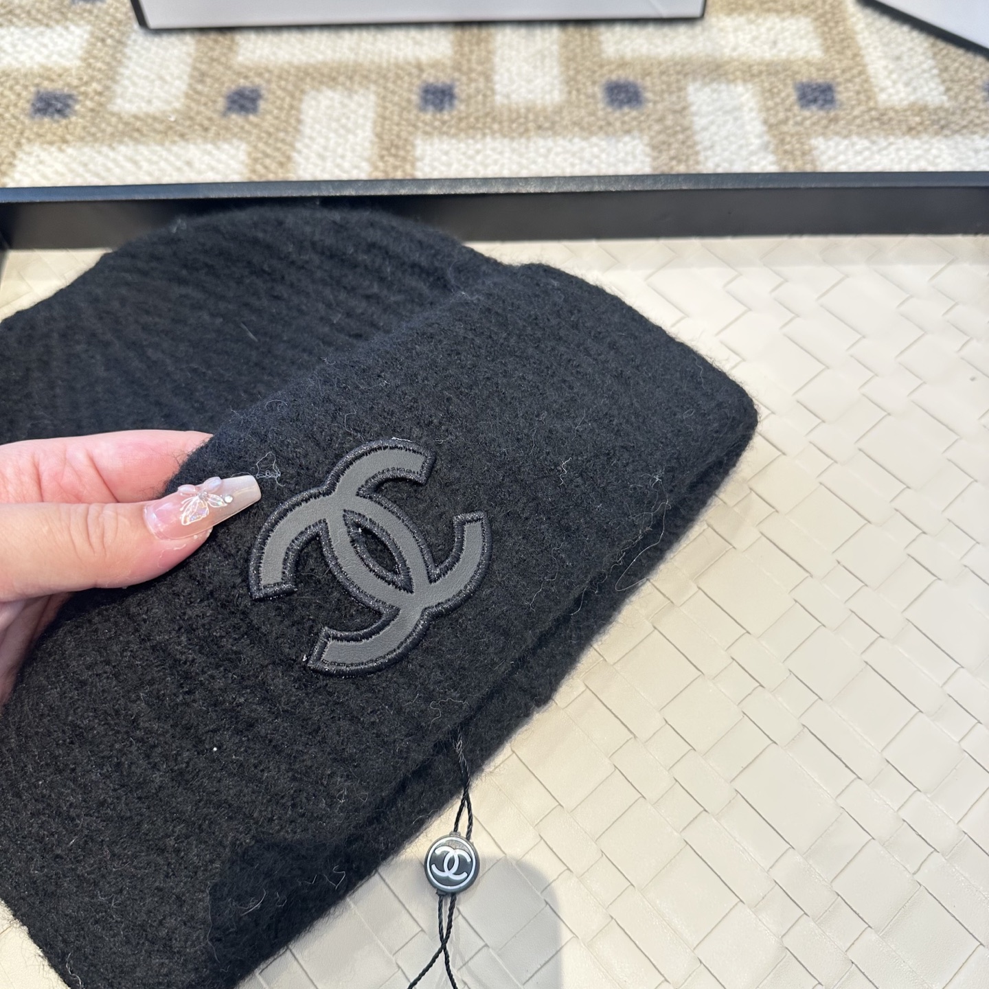 Chanel官网品质香奈儿秋冬网红时尚博主推荐款毛线帽，小红书爆款，手感超柔软舒适的针织线帽，弹性极佳！