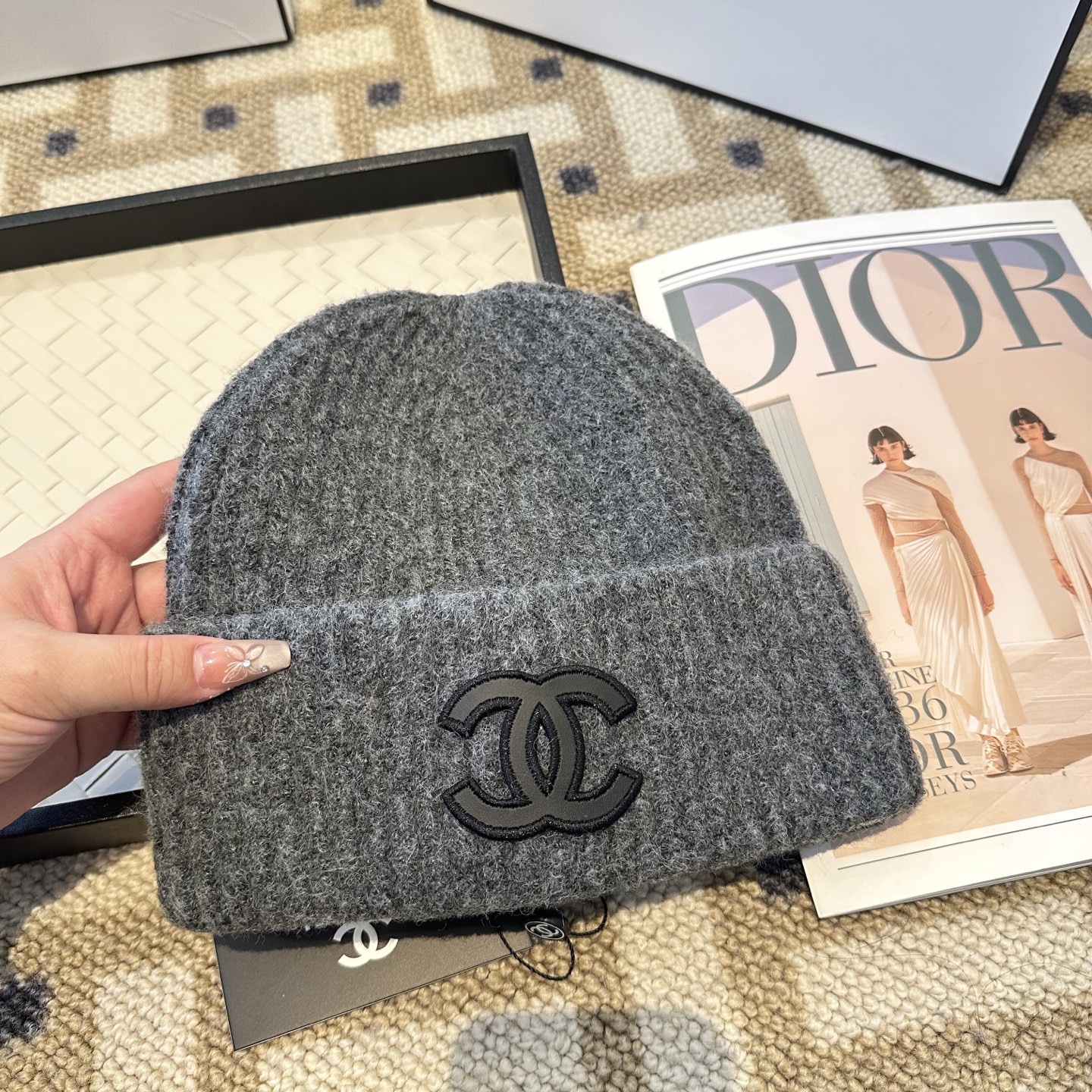 Chanel官网品质香奈儿秋冬网红时尚博主推荐款毛线帽，小红书爆款，手感超柔软舒适的针织线帽，弹性极佳！