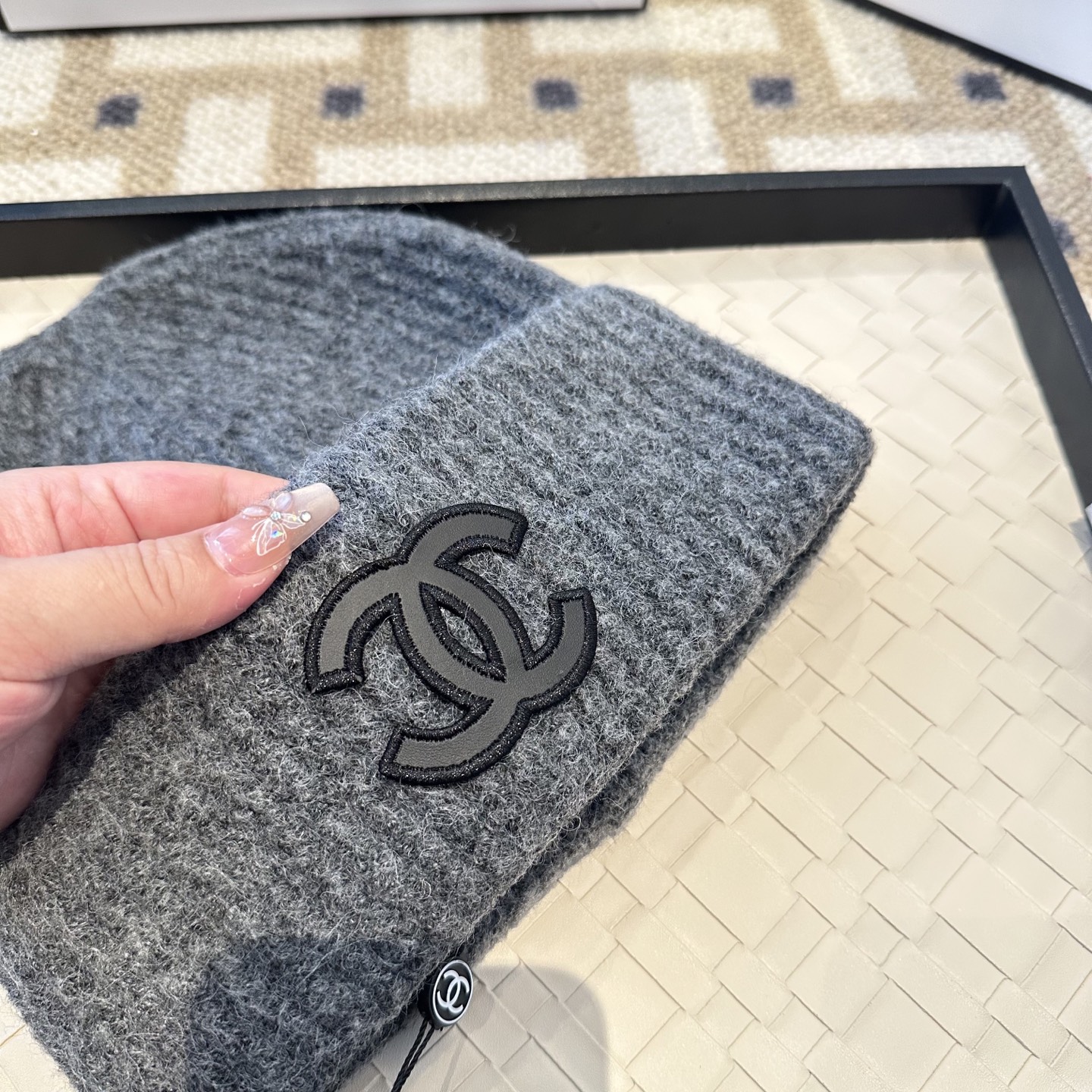 Chanel官网品质香奈儿秋冬网红时尚博主推荐款毛线帽，小红书爆款，手感超柔软舒适的针织线帽，弹性极佳！