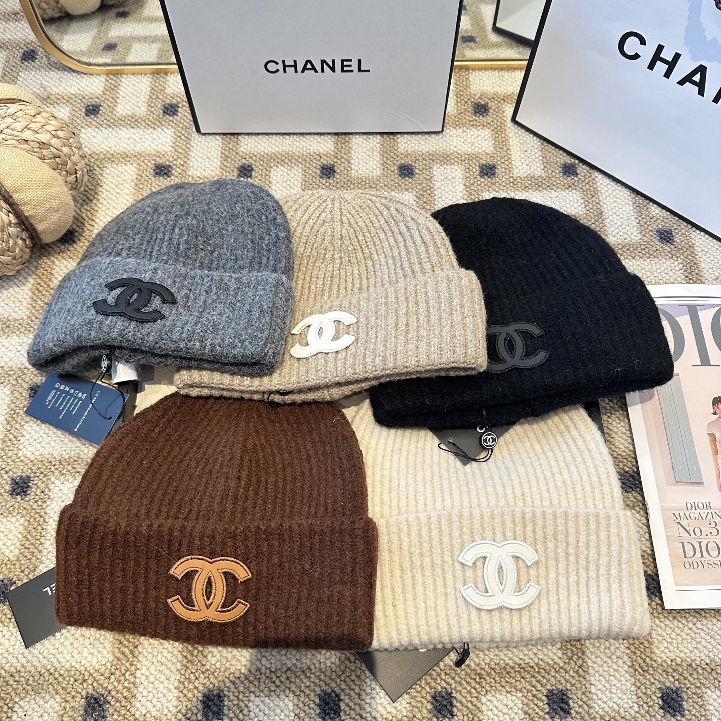 Chanel官网品质香奈儿秋冬网红时尚博主推荐款毛线帽，小红书爆款，手感超柔软舒适的针织线帽，弹性极佳！