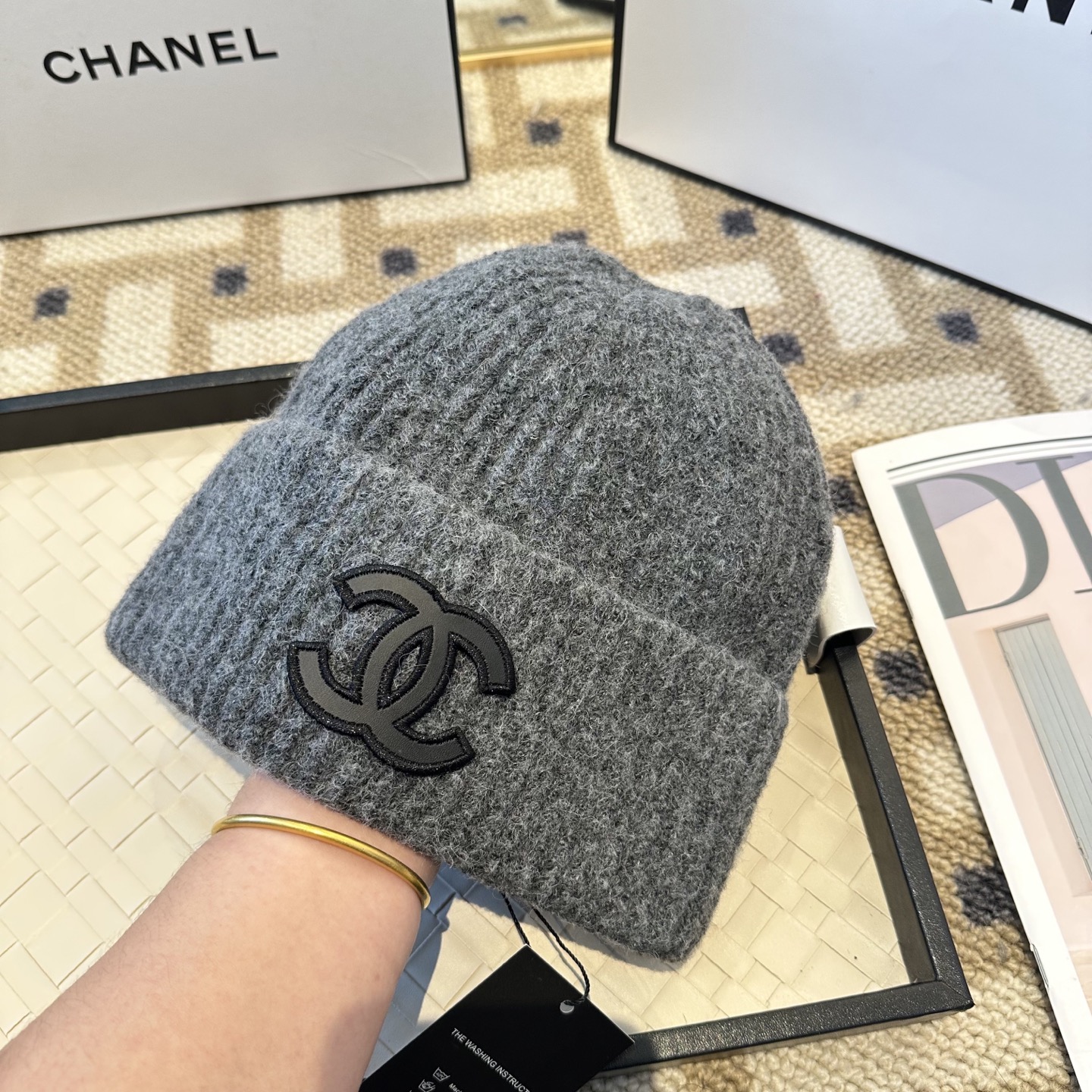 Chanel官网品质香奈儿秋冬网红时尚博主推荐款毛线帽，小红书爆款，手感超柔软舒适的针织线帽，弹性极佳！