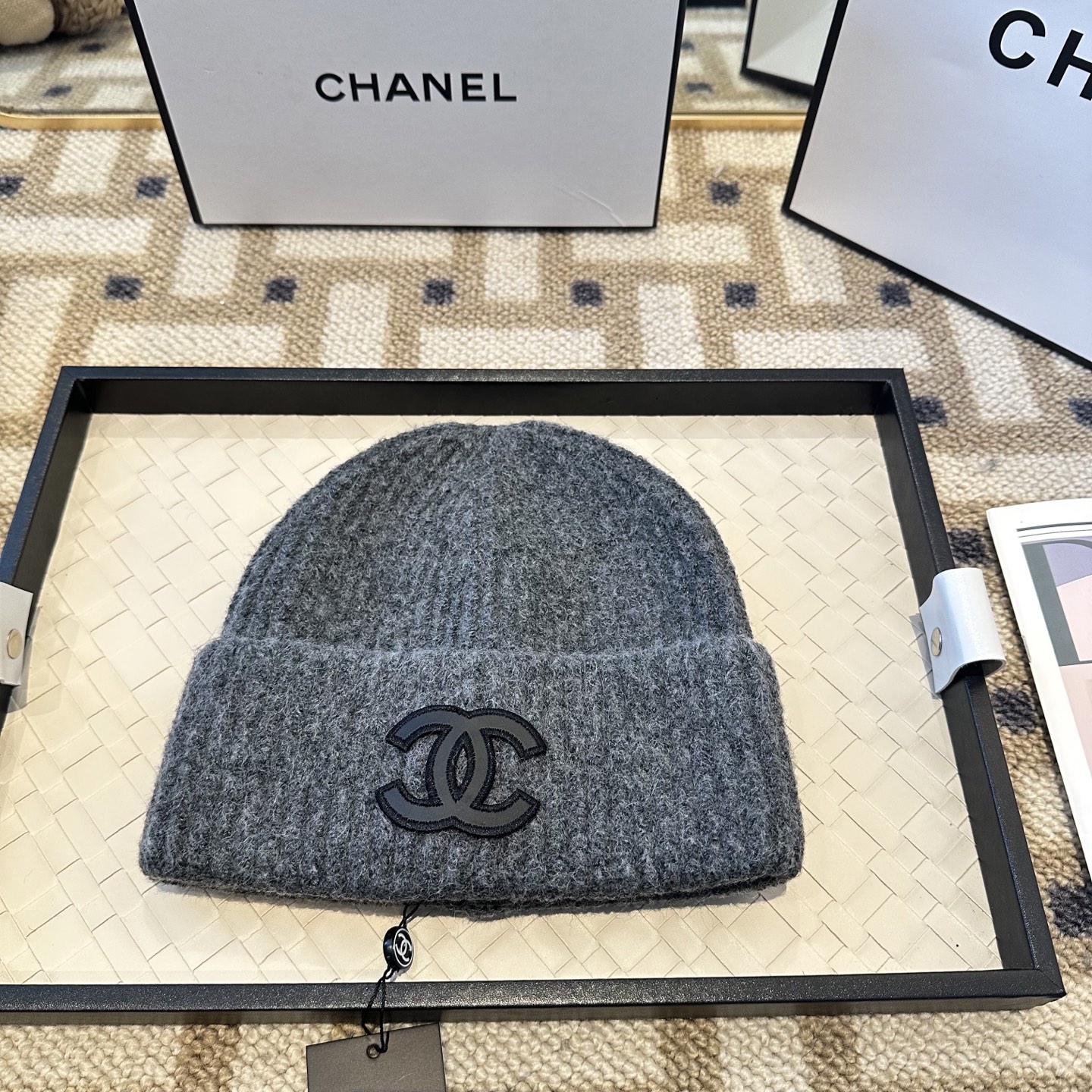 Chanel官网品质香奈儿秋冬网红时尚博主推荐款毛线帽，小红书爆款，手感超柔软舒适的针织线帽，弹性极佳！