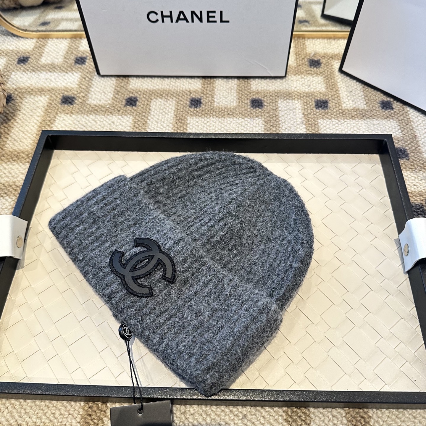 Chanel官网品质香奈儿秋冬网红时尚博主推荐款毛线帽，小红书爆款，手感超柔软舒适的针织线帽，弹性极佳！