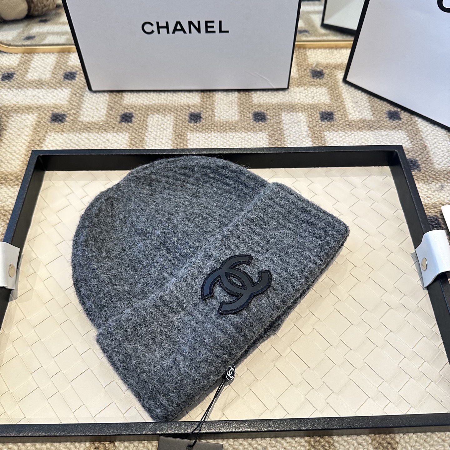 Chanel官网品质香奈儿秋冬网红时尚博主推荐款毛线帽，小红书爆款，手感超柔软舒适的针织线帽，弹性极佳！