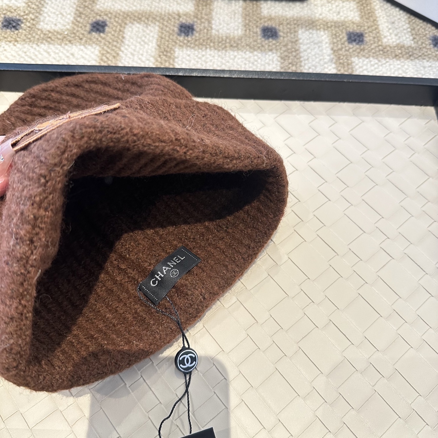Chanel官网品质香奈儿秋冬网红时尚博主推荐款毛线帽，小红书爆款，手感超柔软舒适的针织线帽，弹性极佳！