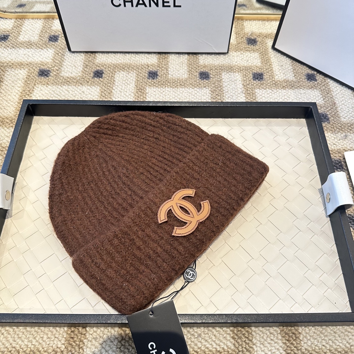 Chanel官网品质香奈儿秋冬网红时尚博主推荐款毛线帽，小红书爆款，手感超柔软舒适的针织线帽，弹性极佳！