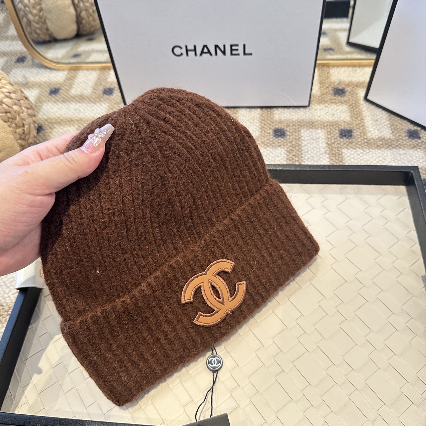 Chanel官网品质香奈儿秋冬网红时尚博主推荐款毛线帽，小红书爆款，手感超柔软舒适的针织线帽，弹性极佳！