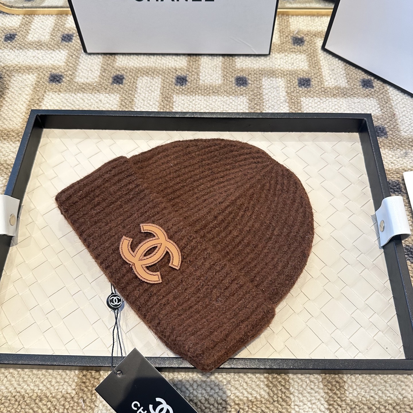 Chanel官网品质香奈儿秋冬网红时尚博主推荐款毛线帽，小红书爆款，手感超柔软舒适的针织线帽，弹性极佳！