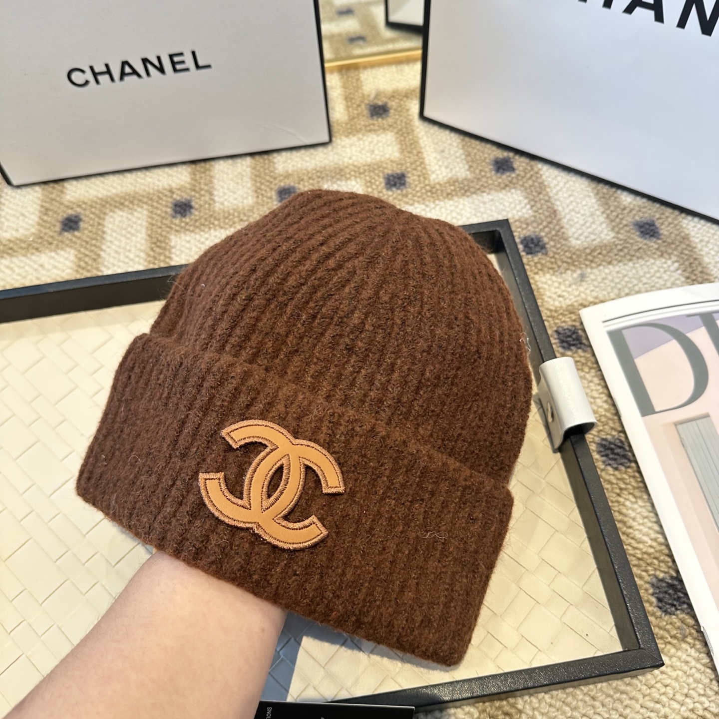 Chanel官网品质香奈儿秋冬网红时尚博主推荐款毛线帽，小红书爆款，手感超柔软舒适的针织线帽，弹性极佳！