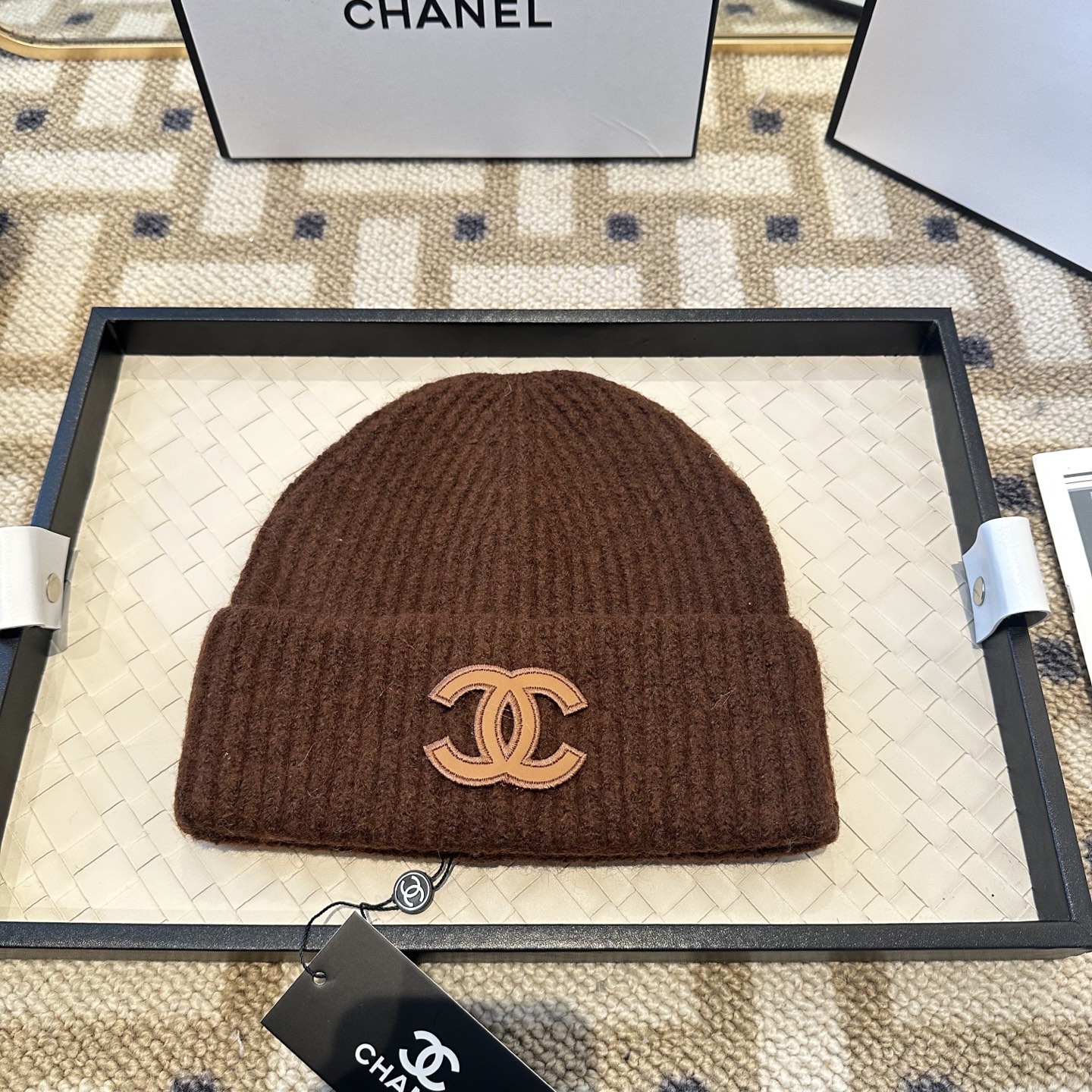 Chanel官网品质香奈儿秋冬网红时尚博主推荐款毛线帽，小红书爆款，手感超柔软舒适的针织线帽，弹性极佳！