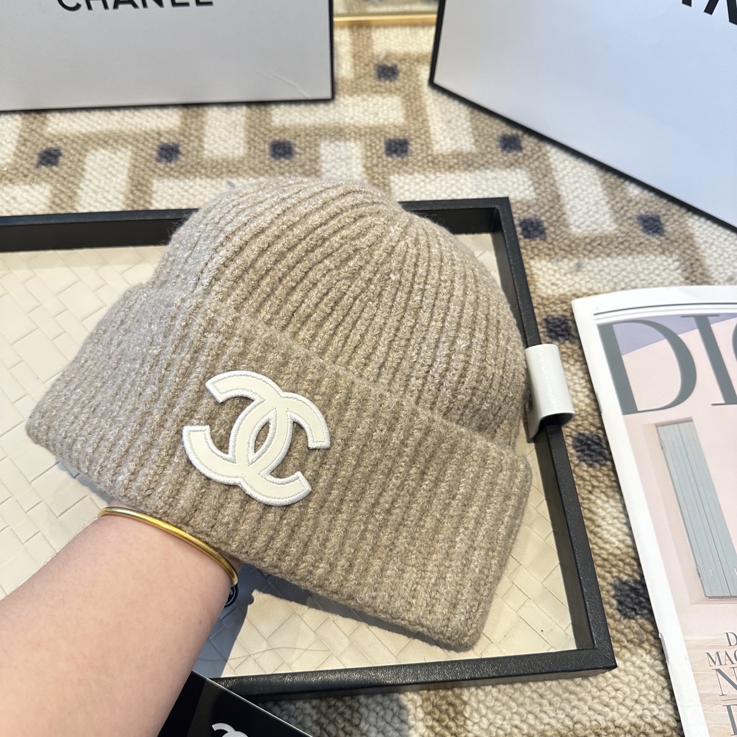 Chanel官网品质香奈儿秋冬网红时尚博主推荐款毛线帽，小红书爆款，手感超柔软舒适的针织线帽，弹性极佳！