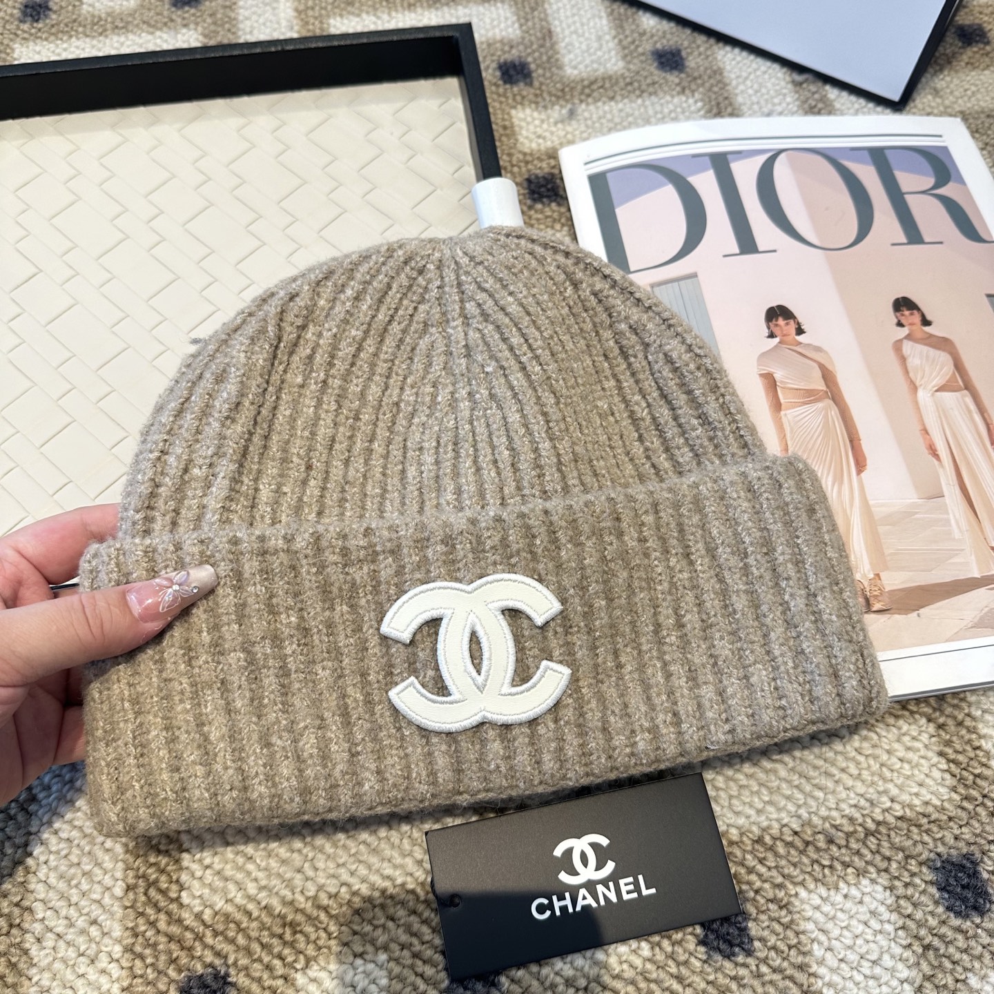 Chanel官网品质香奈儿秋冬网红时尚博主推荐款毛线帽，小红书爆款，手感超柔软舒适的针织线帽，弹性极佳！