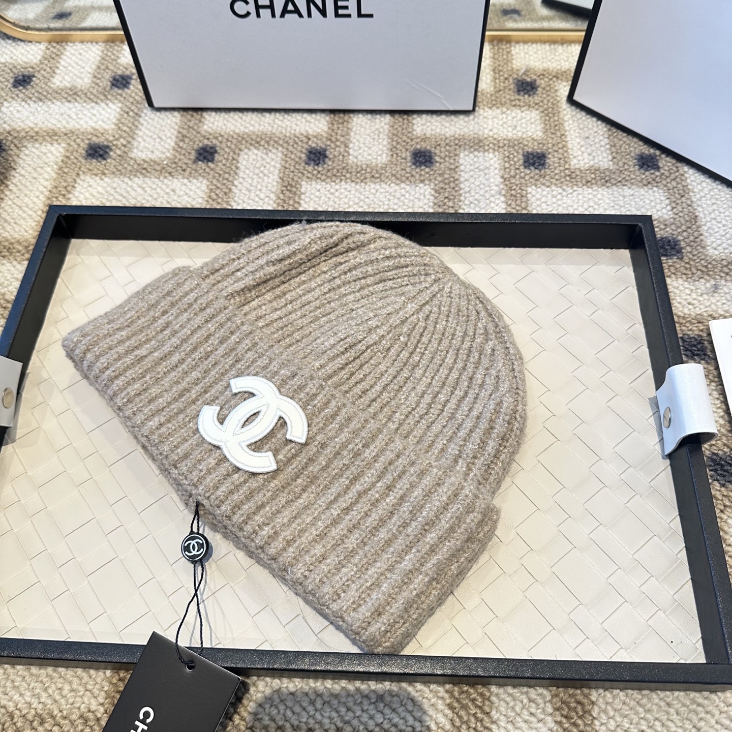 Chanel官网品质香奈儿秋冬网红时尚博主推荐款毛线帽，小红书爆款，手感超柔软舒适的针织线帽，弹性极佳！