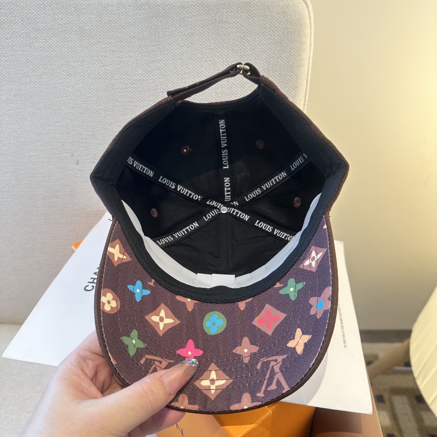 🧢路易威登棒球帽 LouisVuitton😍新款LV棒球帽，重工打造♥️高端大气，百搭款🤗男女通用！