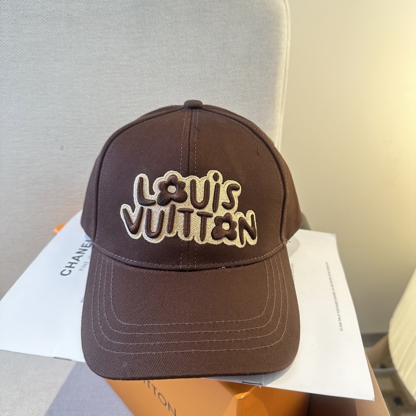 🧢路易威登棒球帽 LouisVuitton😍新款LV棒球帽，重工打造♥️高端大气，百搭款🤗男女通用！