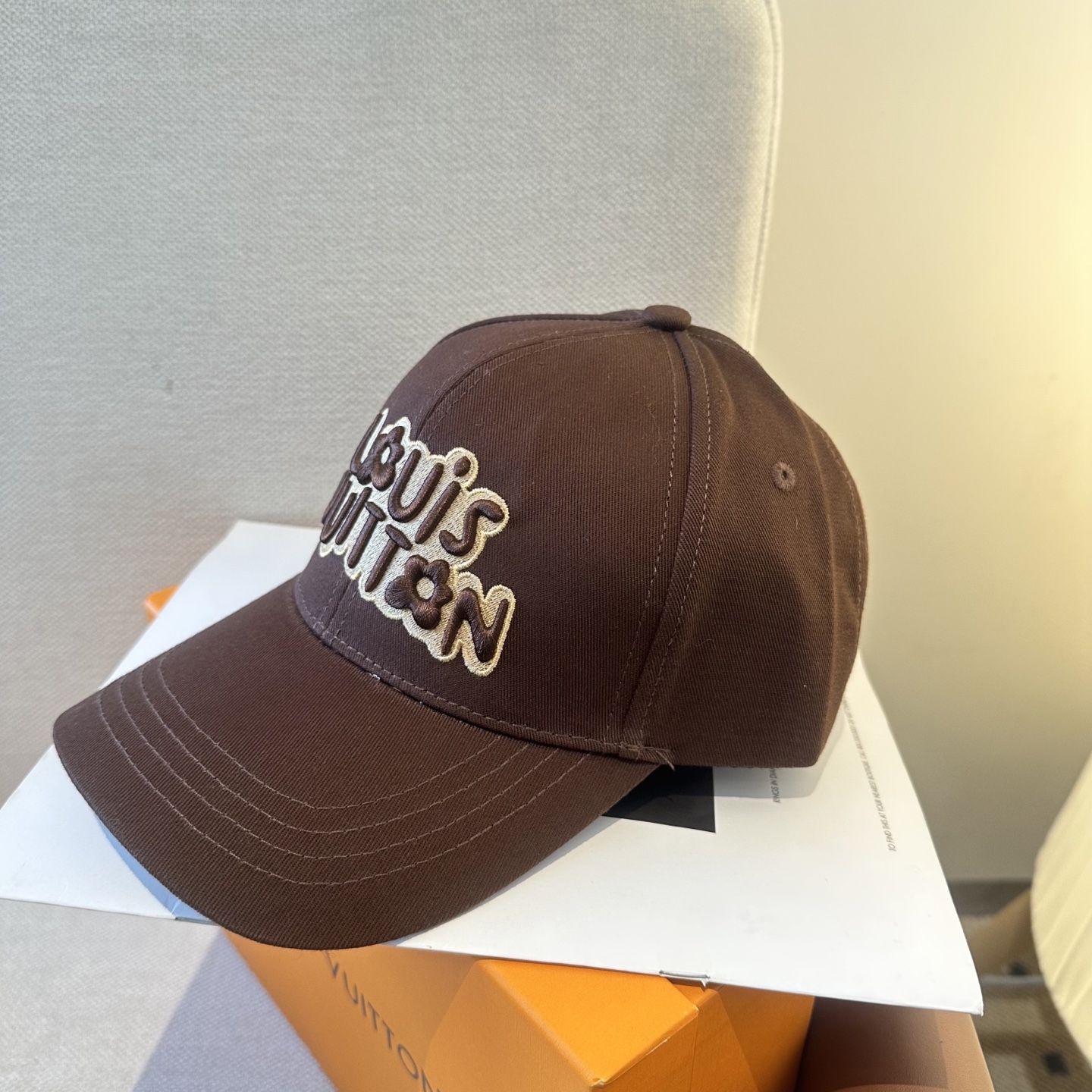 🧢路易威登棒球帽 LouisVuitton😍新款LV棒球帽，重工打造♥️高端大气，百搭款🤗男女通用！
