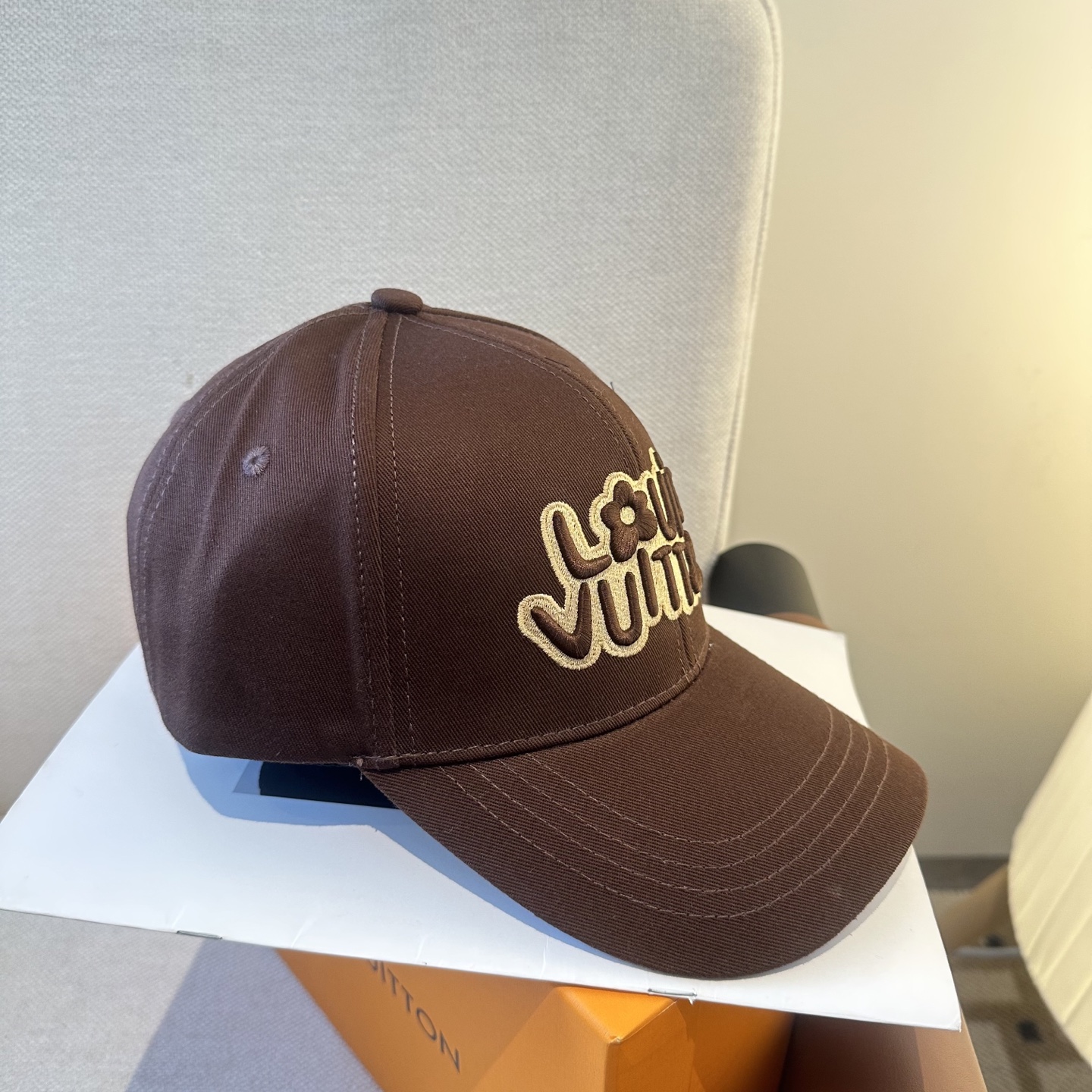 🧢路易威登棒球帽 LouisVuitton😍新款LV棒球帽，重工打造♥️高端大气，百搭款🤗男女通用！