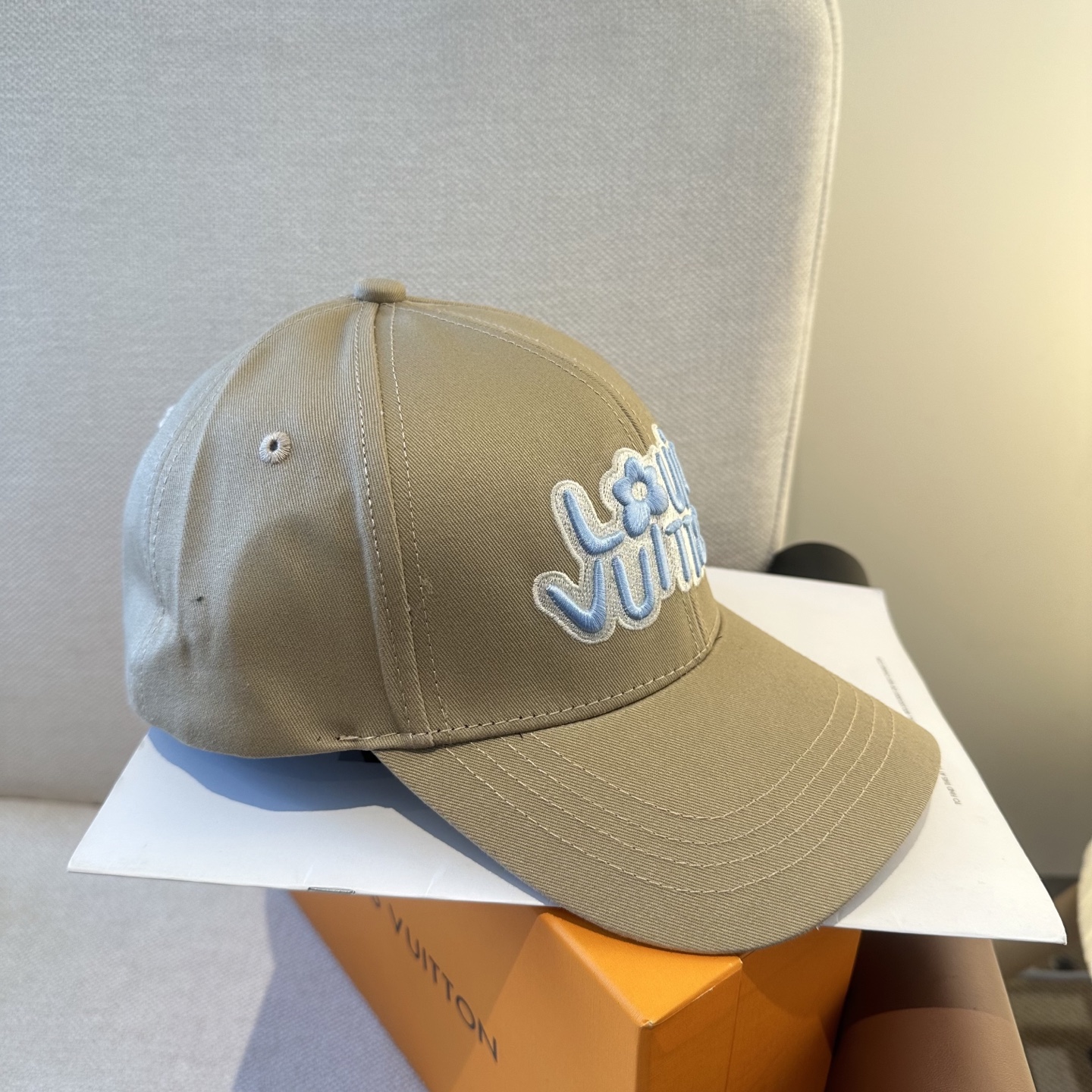 🧢路易威登棒球帽 LouisVuitton😍新款LV棒球帽，重工打造♥️高端大气，百搭款🤗男女通用！