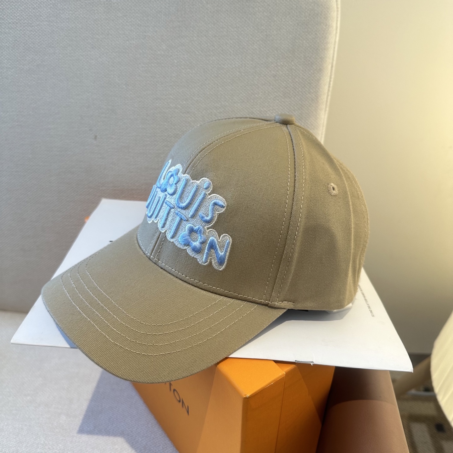🧢路易威登棒球帽 LouisVuitton😍新款LV棒球帽，重工打造♥️高端大气，百搭款🤗男女通用！