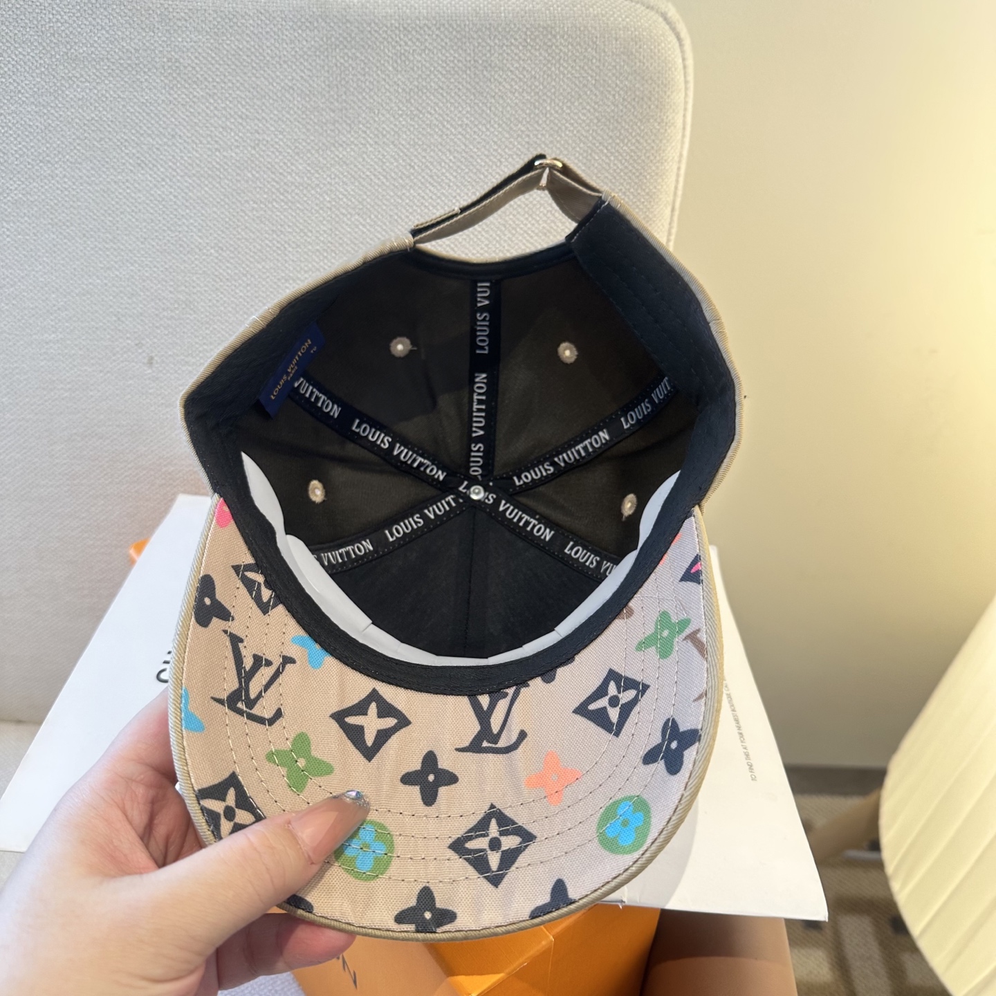 🧢路易威登棒球帽 LouisVuitton😍新款LV棒球帽，重工打造♥️高端大气，百搭款🤗男女通用！