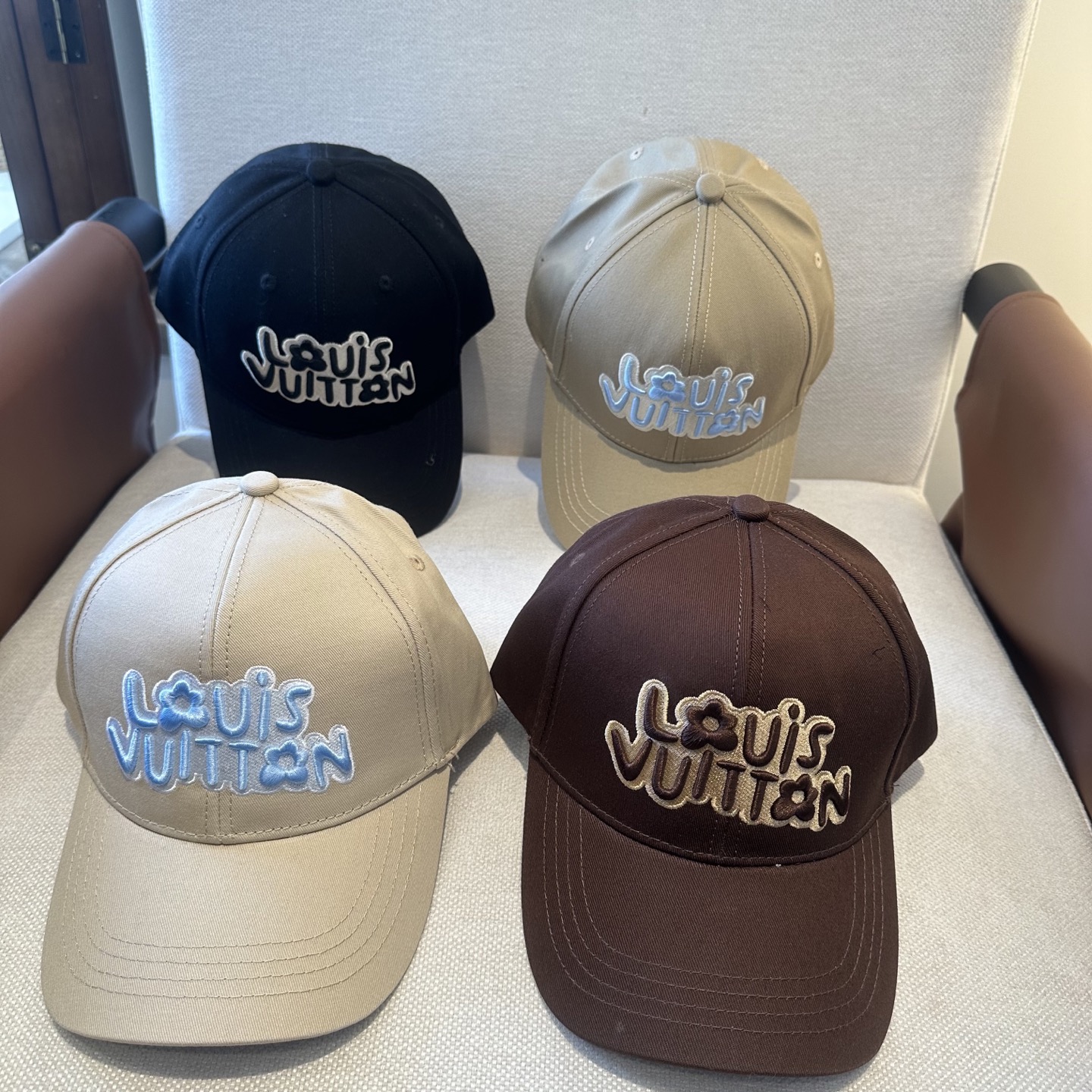 🧢路易威登棒球帽 LouisVuitton😍新款LV棒球帽，重工打造♥️高端大气，百搭款🤗男女通用！
