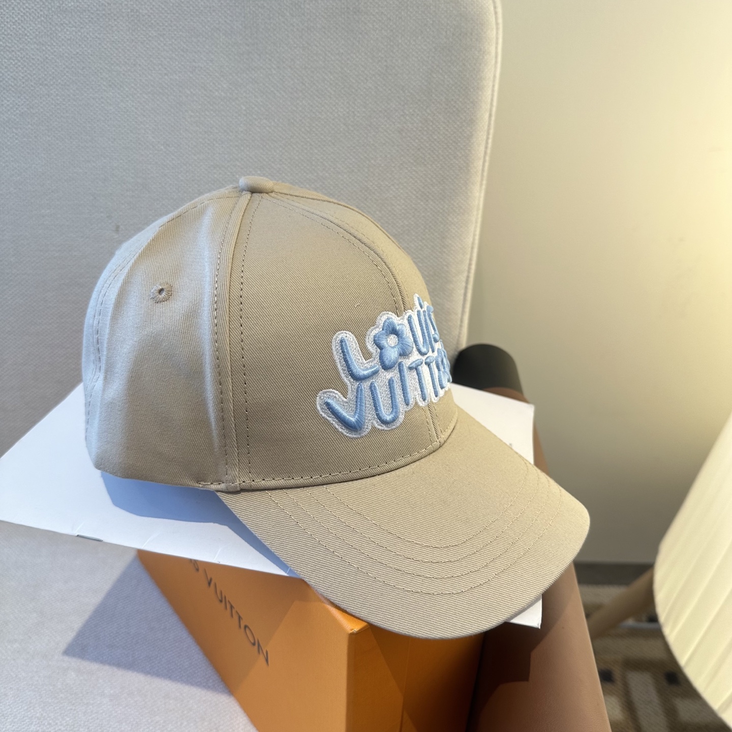🧢路易威登棒球帽 LouisVuitton😍新款LV棒球帽，重工打造♥️高端大气，百搭款🤗男女通用！