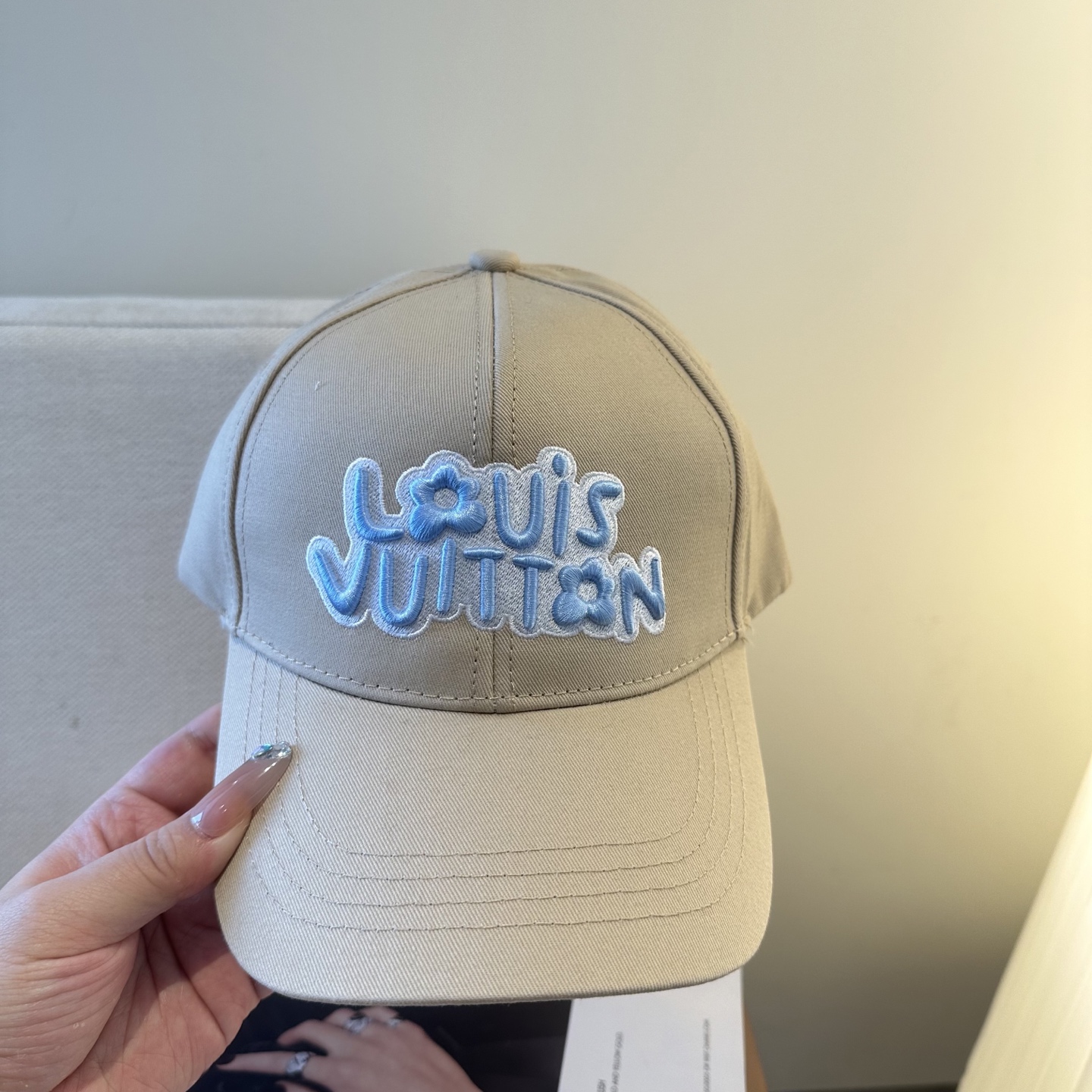 🧢路易威登棒球帽 LouisVuitton😍新款LV棒球帽，重工打造♥️高端大气，百搭款🤗男女通用！