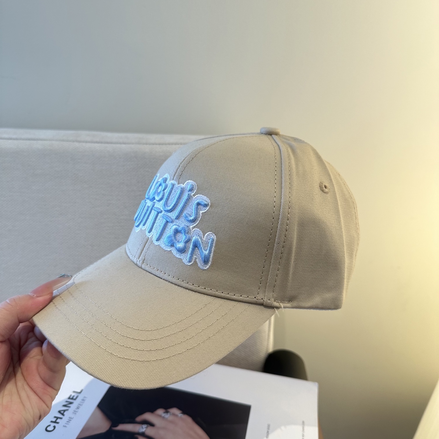 🧢路易威登棒球帽 LouisVuitton😍新款LV棒球帽，重工打造♥️高端大气，百搭款🤗男女通用！