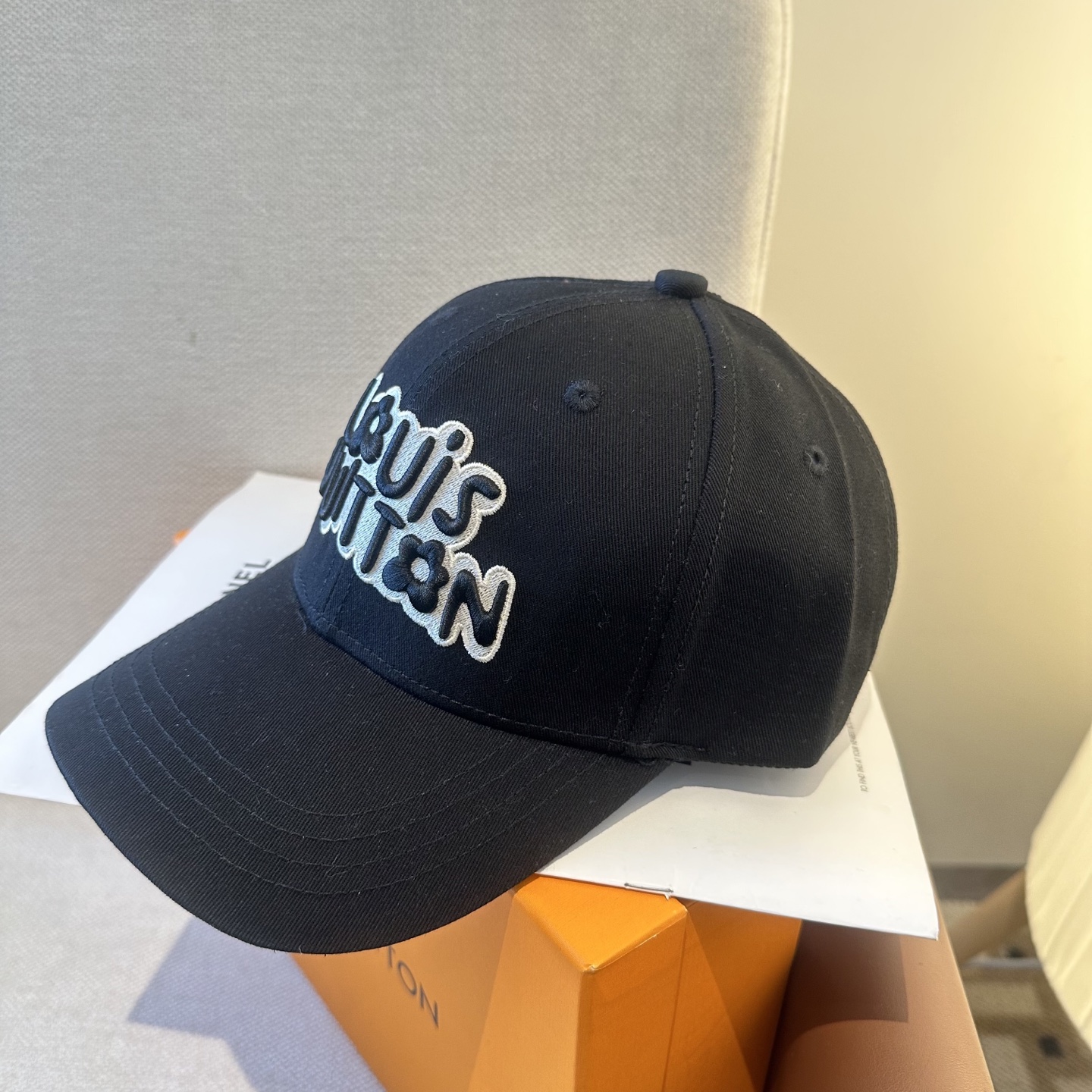 🧢路易威登棒球帽 LouisVuitton😍新款LV棒球帽，重工打造♥️高端大气，百搭款🤗男女通用！