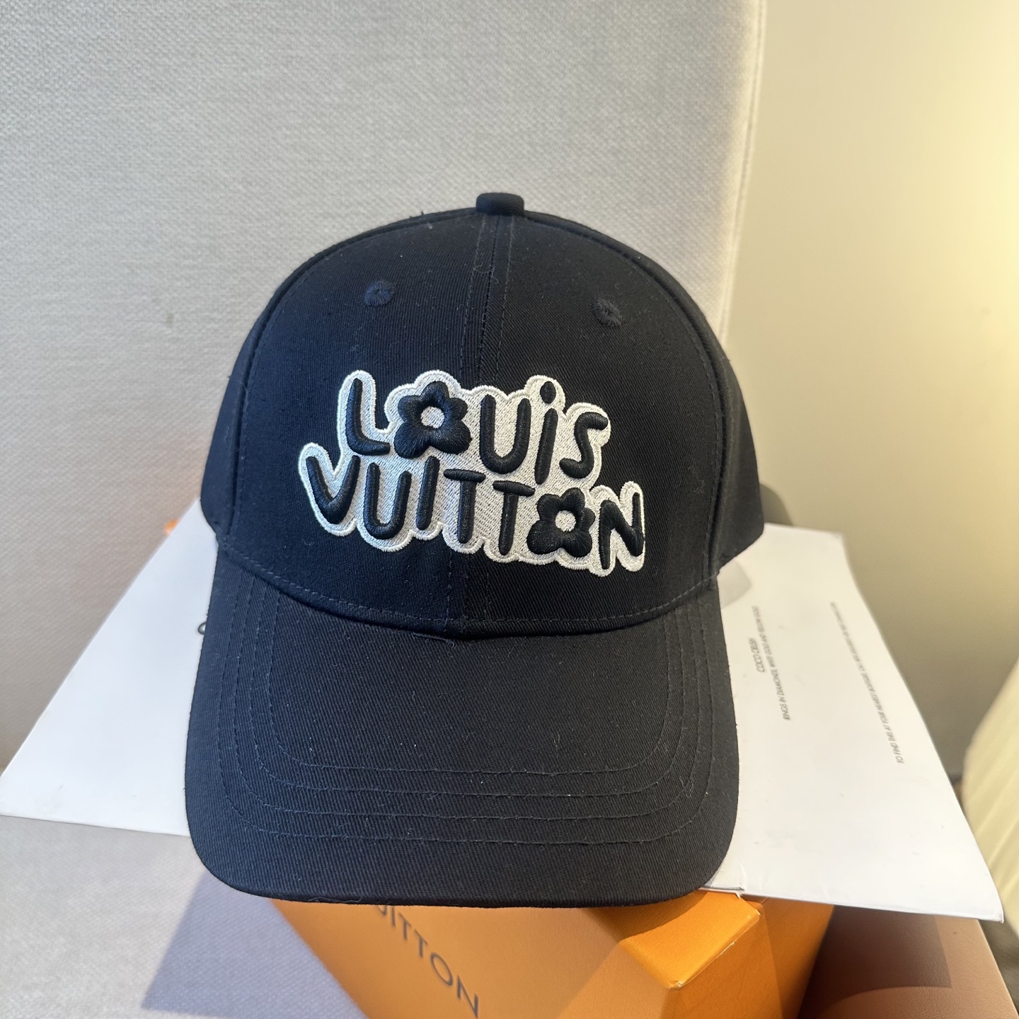 🧢路易威登棒球帽 LouisVuitton😍新款LV棒球帽，重工打造♥️高端大气，百搭款🤗男女通用！