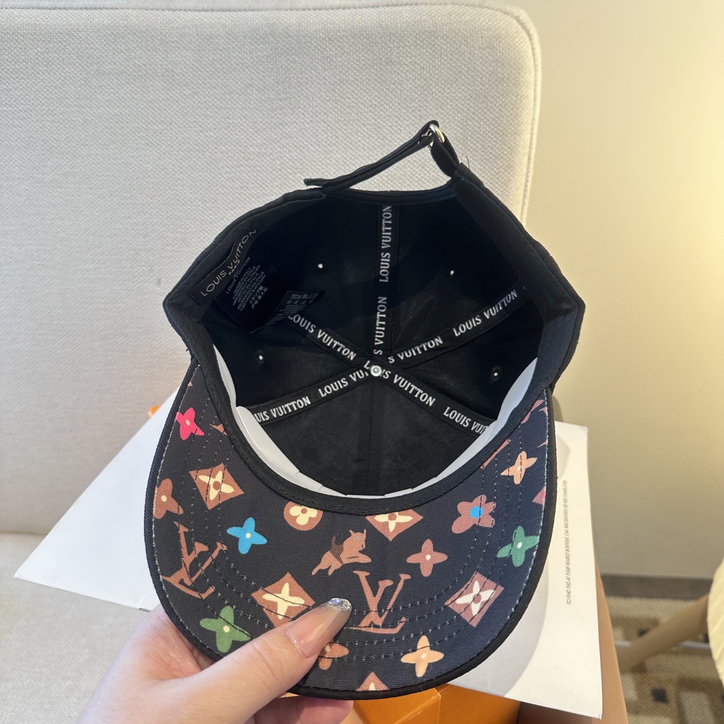 🧢路易威登棒球帽 LouisVuitton😍新款LV棒球帽，重工打造♥️高端大气，百搭款🤗男女通用！
