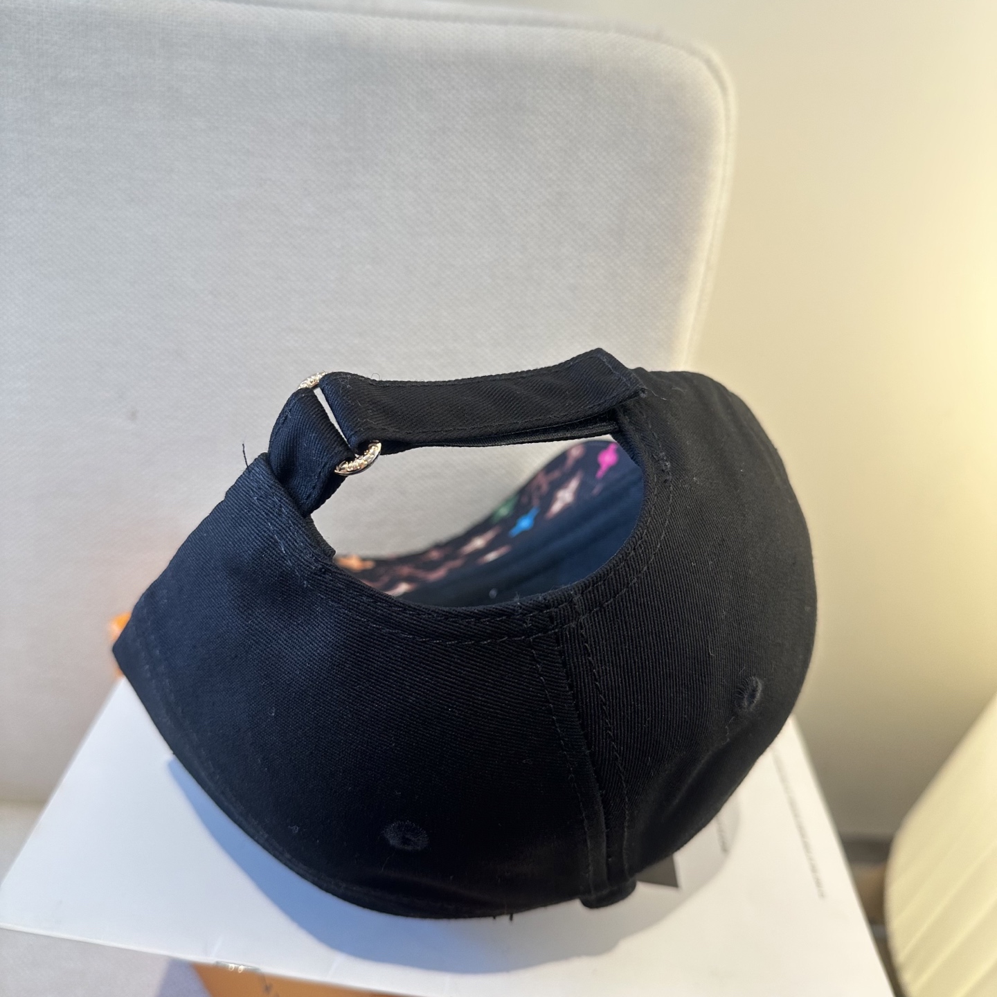 🧢路易威登棒球帽 LouisVuitton😍新款LV棒球帽，重工打造♥️高端大气，百搭款🤗男女通用！