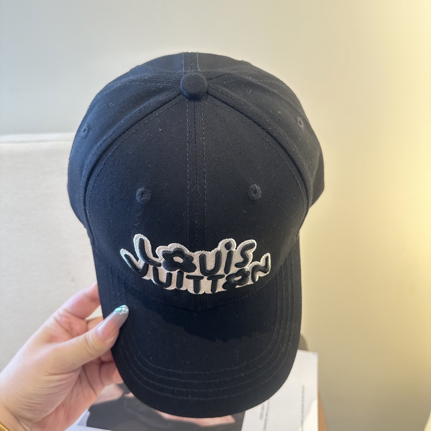 🧢路易威登棒球帽 LouisVuitton😍新款LV棒球帽，重工打造♥️高端大气，百搭款🤗男女通用！