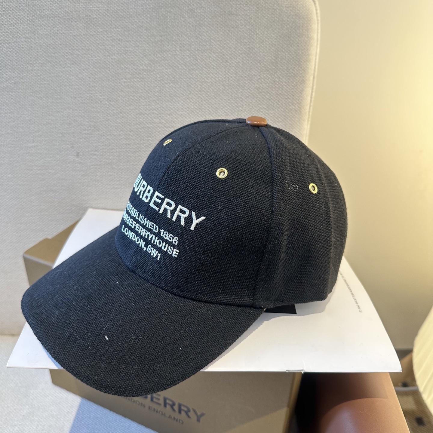 Burberry 巴宝莉BURBERRY 上线 韩版新款英伦风定制款1:1 男女通用棒球帽 美邦工艺 高版品质质量