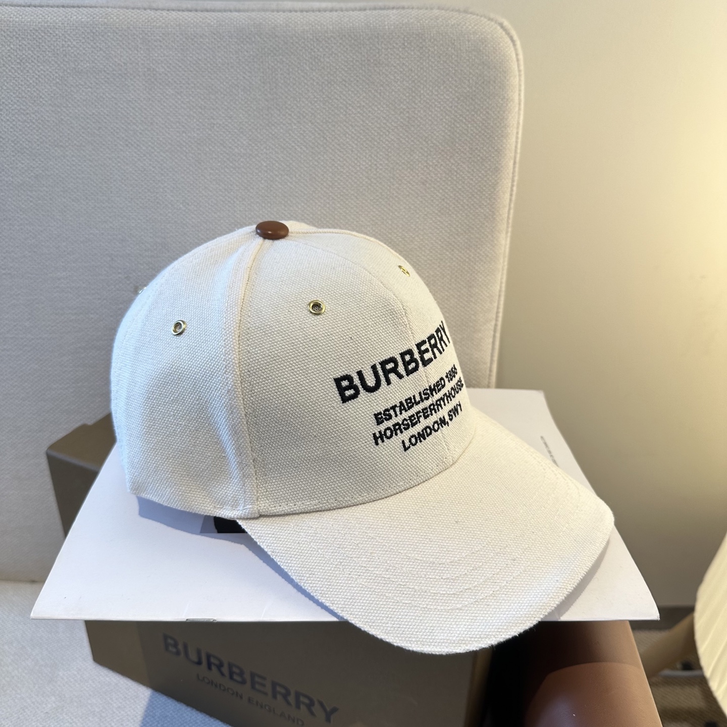 Burberry 巴宝莉BURBERRY 上线 韩版新款英伦风定制款1:1 男女通用棒球帽 美邦工艺 高版品质质量