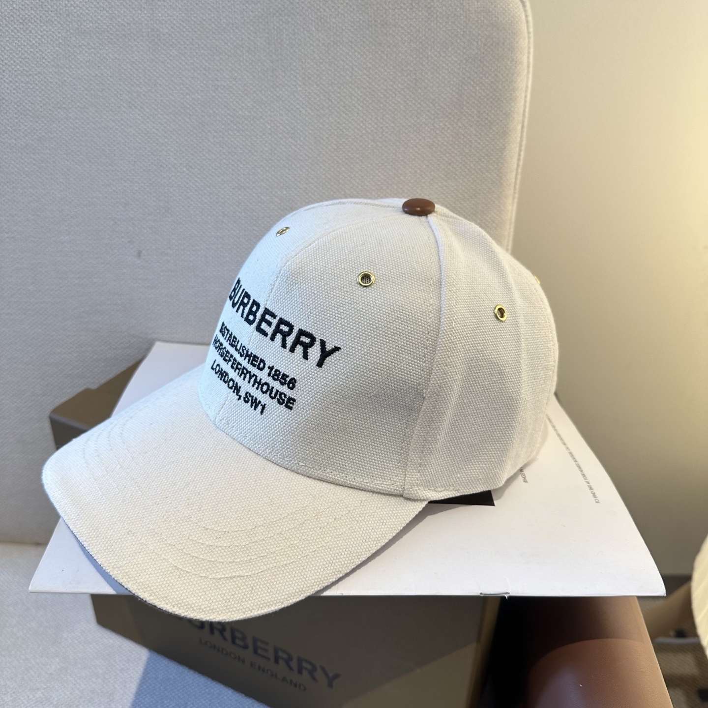 Burberry 巴宝莉BURBERRY 上线 韩版新款英伦风定制款1:1 男女通用棒球帽 美邦工艺 高版品质质量